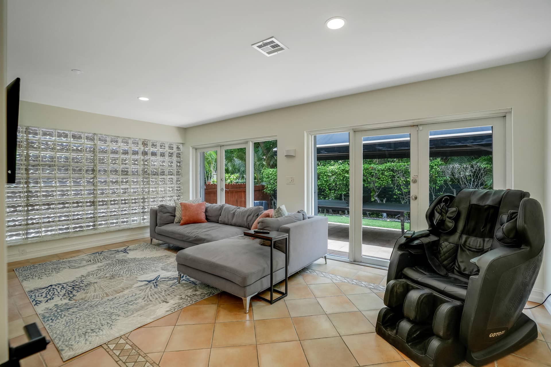 2400 N Riverside Drive, Pompano Beach, FL 33062 DSC09901