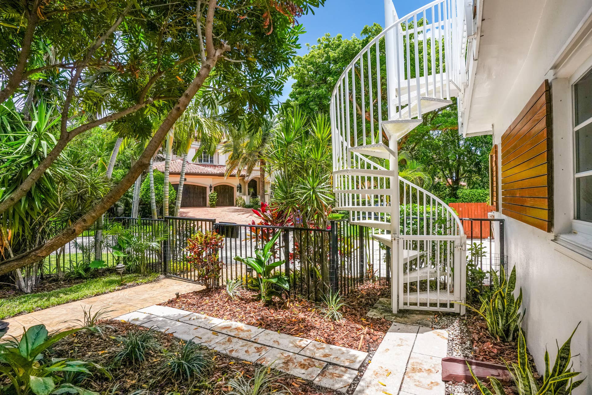 2400 N Riverside Drive, Pompano Beach, FL 33062 DSC09784