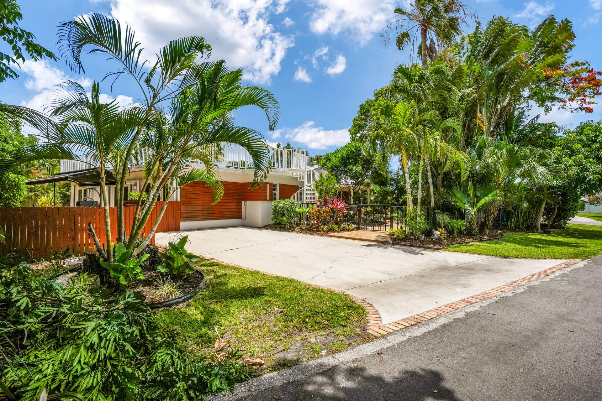 2400 N Riverside Drive, Pompano Beach, FL 33062 DSC09757