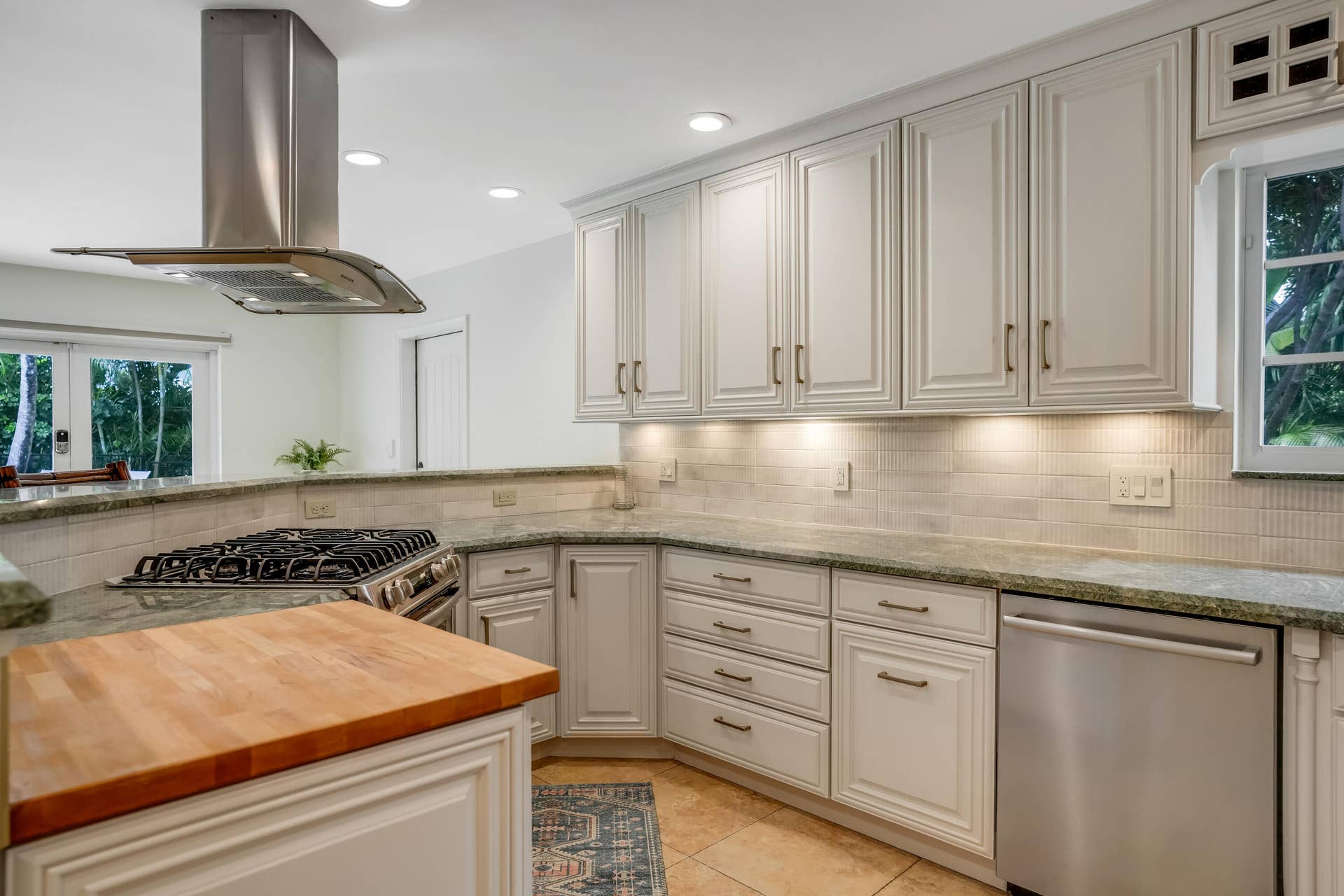 2400 N Riverside Drive, Pompano Beach, FL 33062 DSC09958