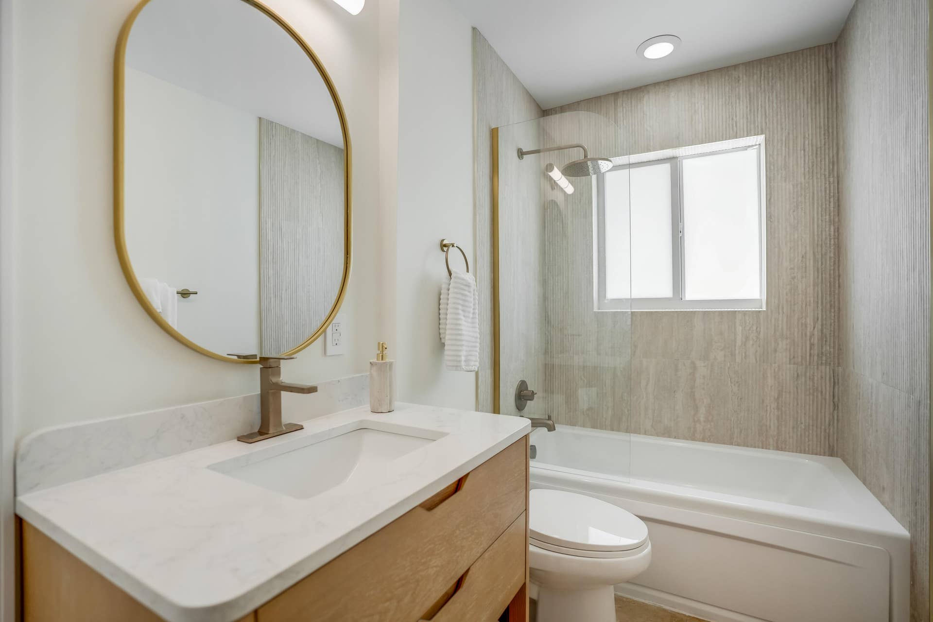2400 N Riverside Drive, Pompano Beach, FL 33062 DSC09850