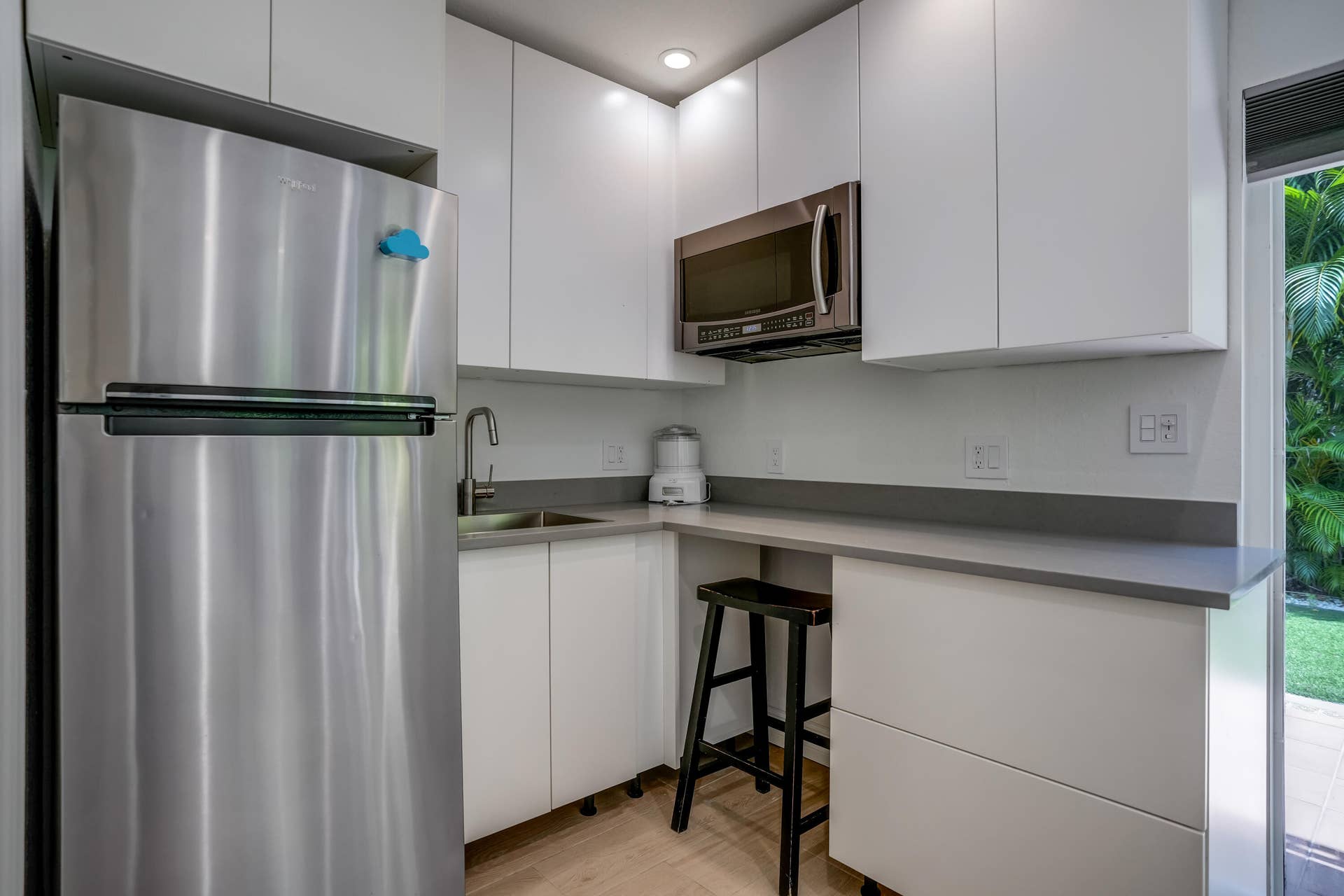 2400 N Riverside Drive, Pompano Beach, FL 33062 mini kitchen in mother in law -suite