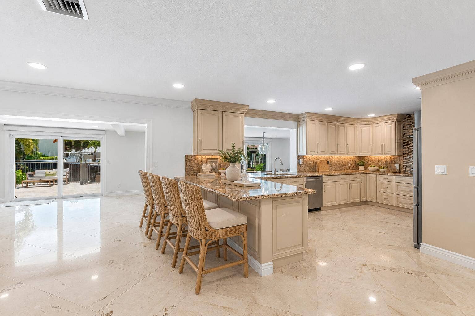 4230 NE 24th Avenue, Lighthouse Point, FL 33064 1