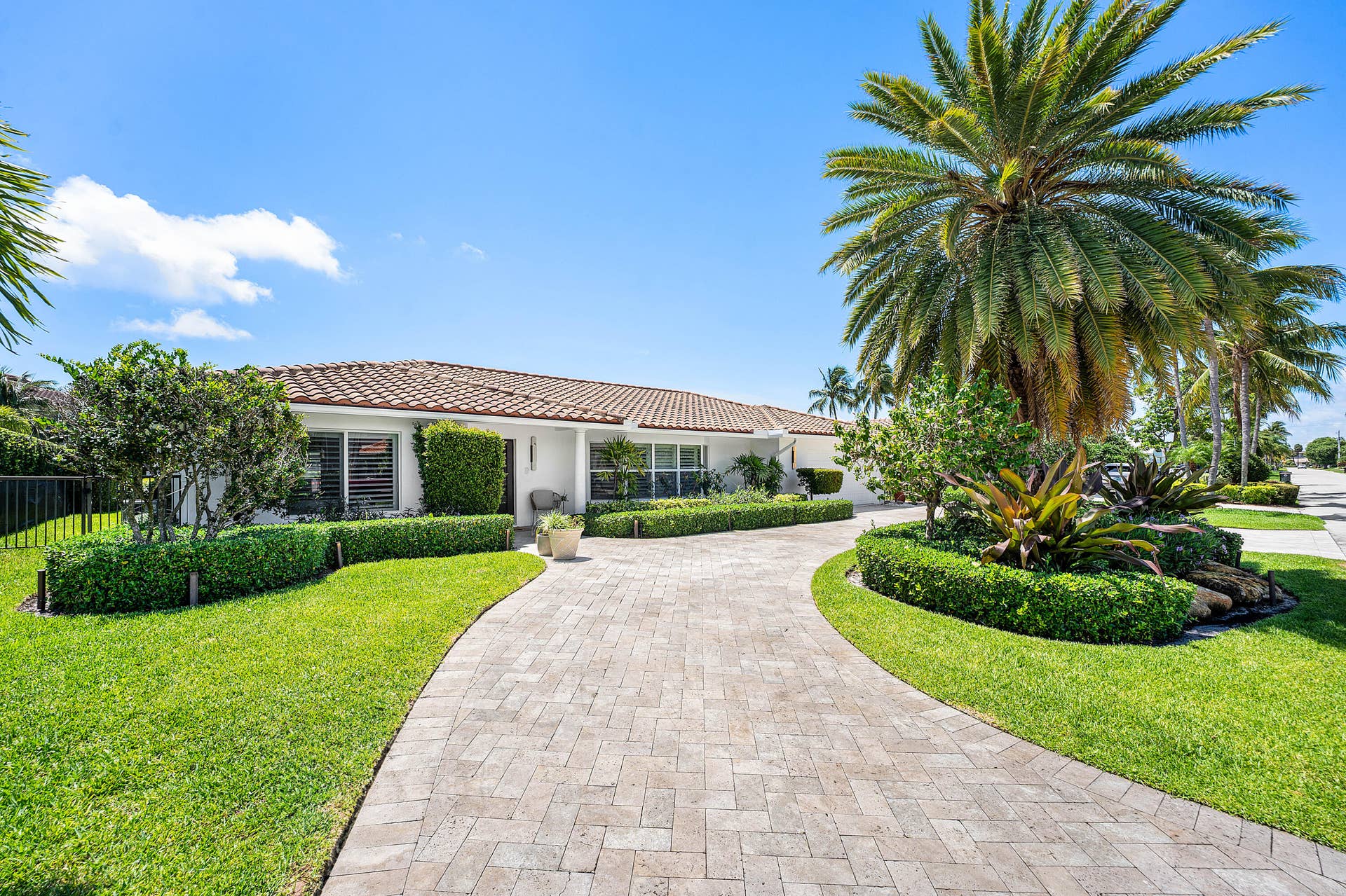 4230 NE 24th Avenue, Lighthouse Point, FL 33064 1