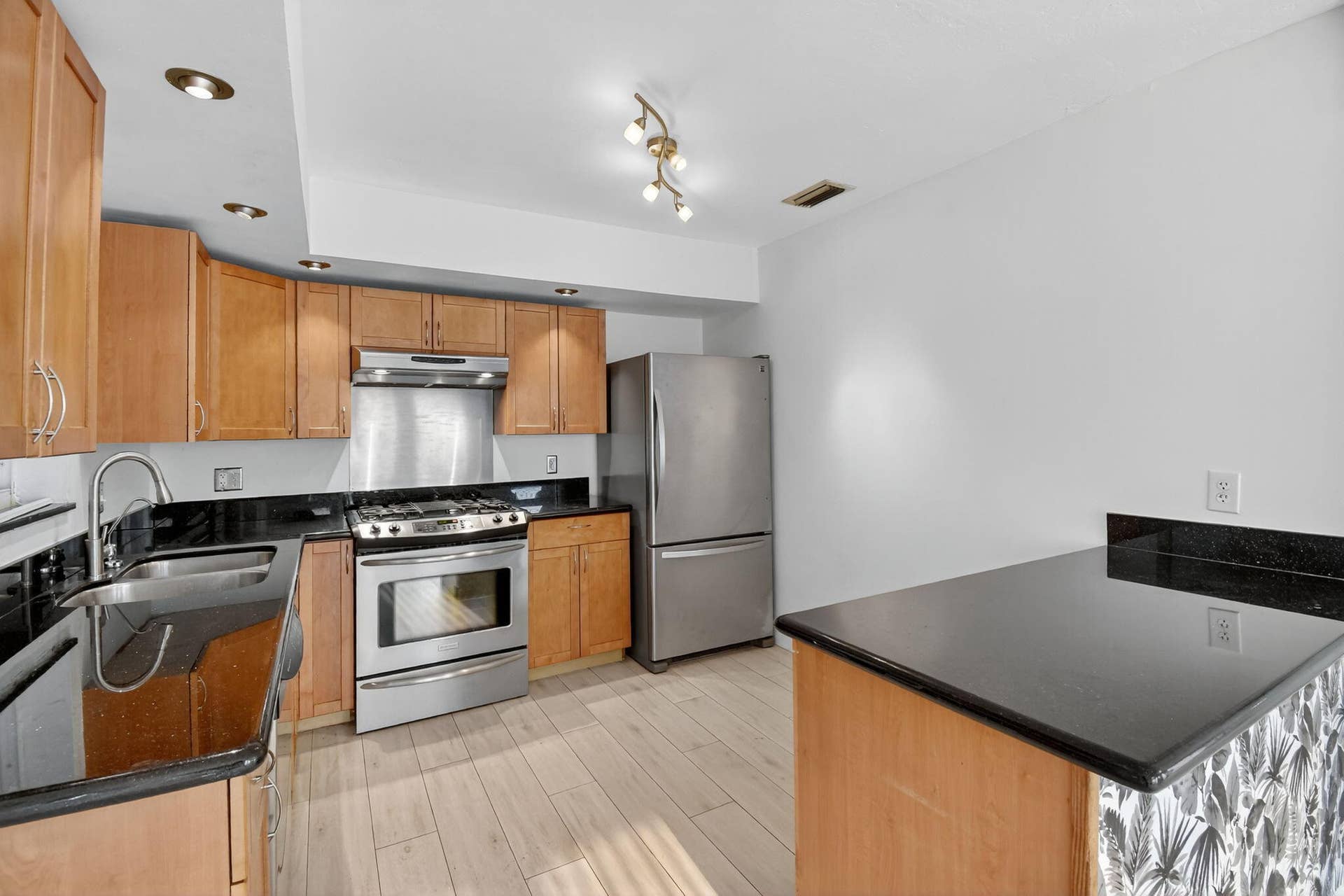 1606 NE 15th Avenue, #1606, Fort Lauderdale, FL 33305 5-web-or-mls-005_DSC_4639