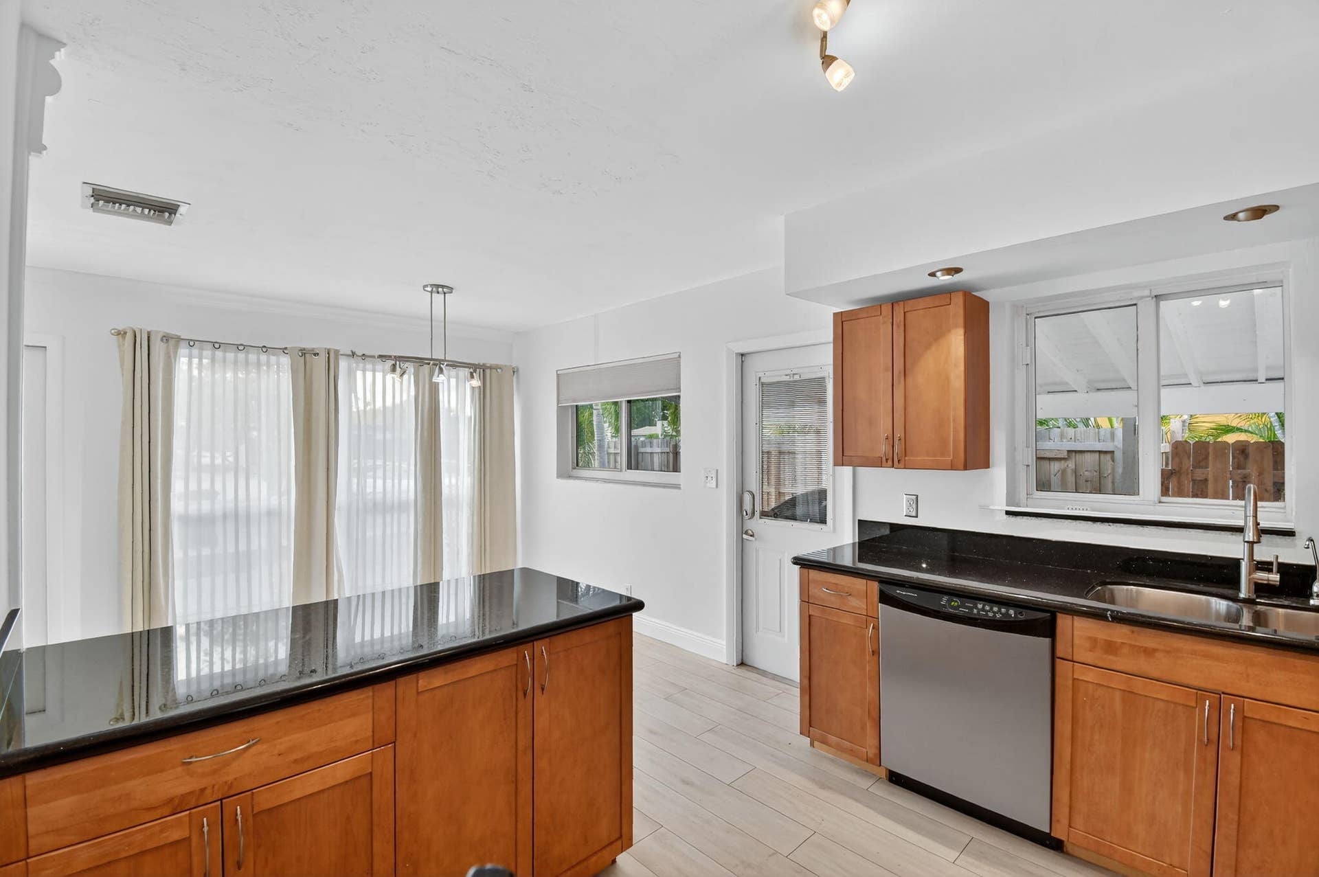 1606 NE 15th Avenue, #1606, Fort Lauderdale, FL 33305 6-web-or-mls-006_DSC_4653