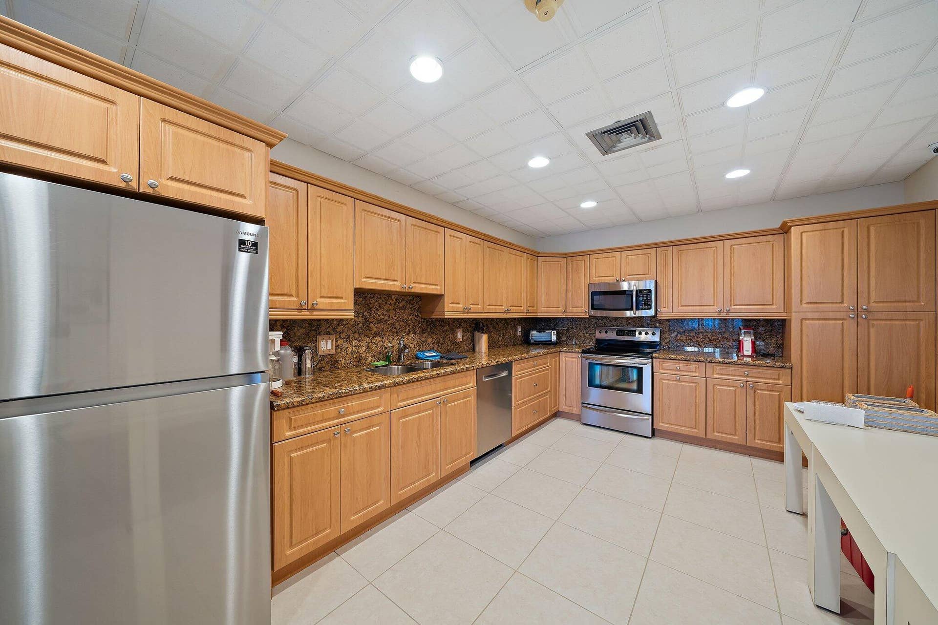 336 Golfview Road, #619, North Palm Beach, FL 33408 Gemini Kitchen