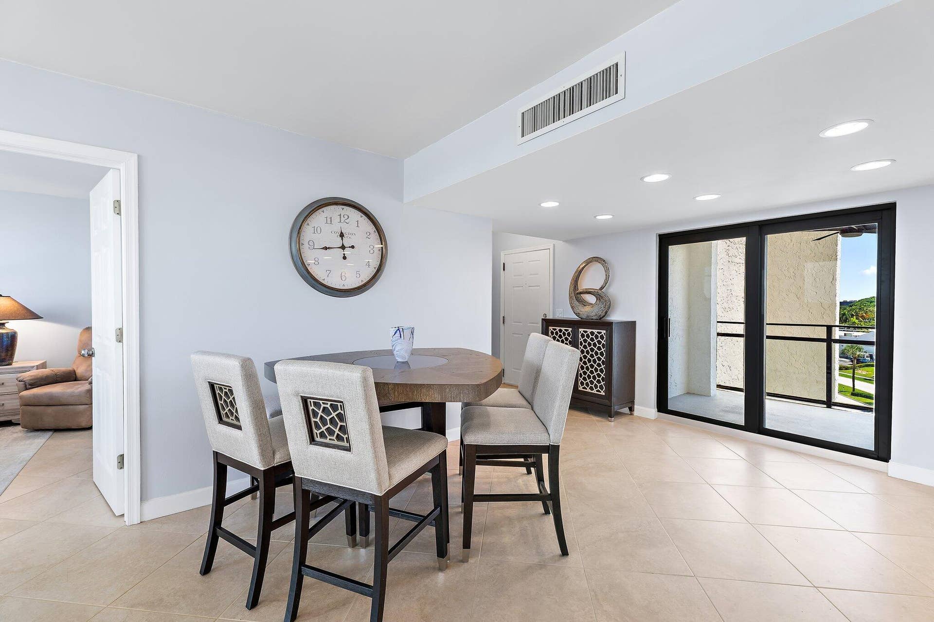 336 Golfview Road, #619, North Palm Beach, FL 33408 Eat In 2