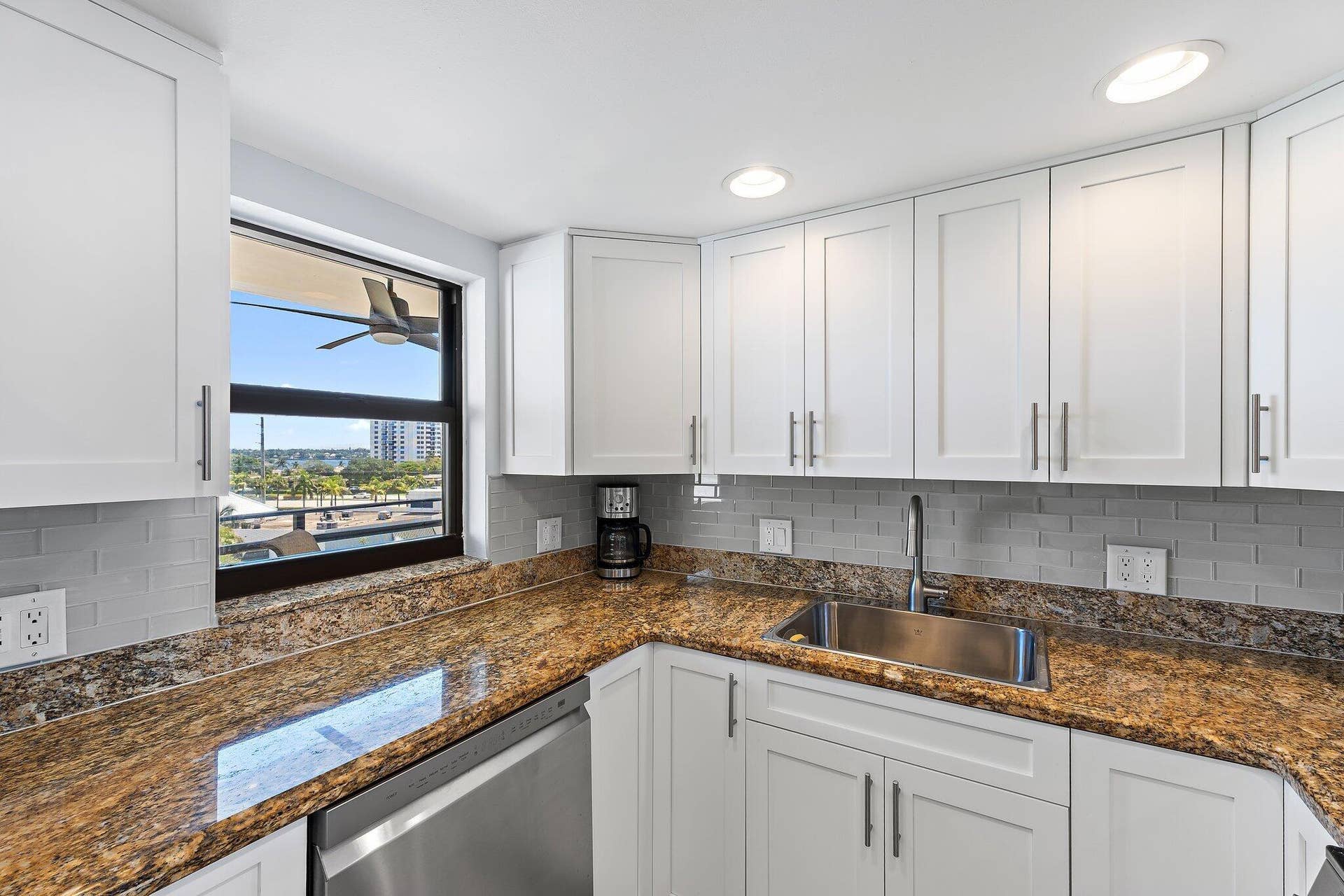 336 Golfview Road, #619, North Palm Beach, FL 33408 Kitchen 4