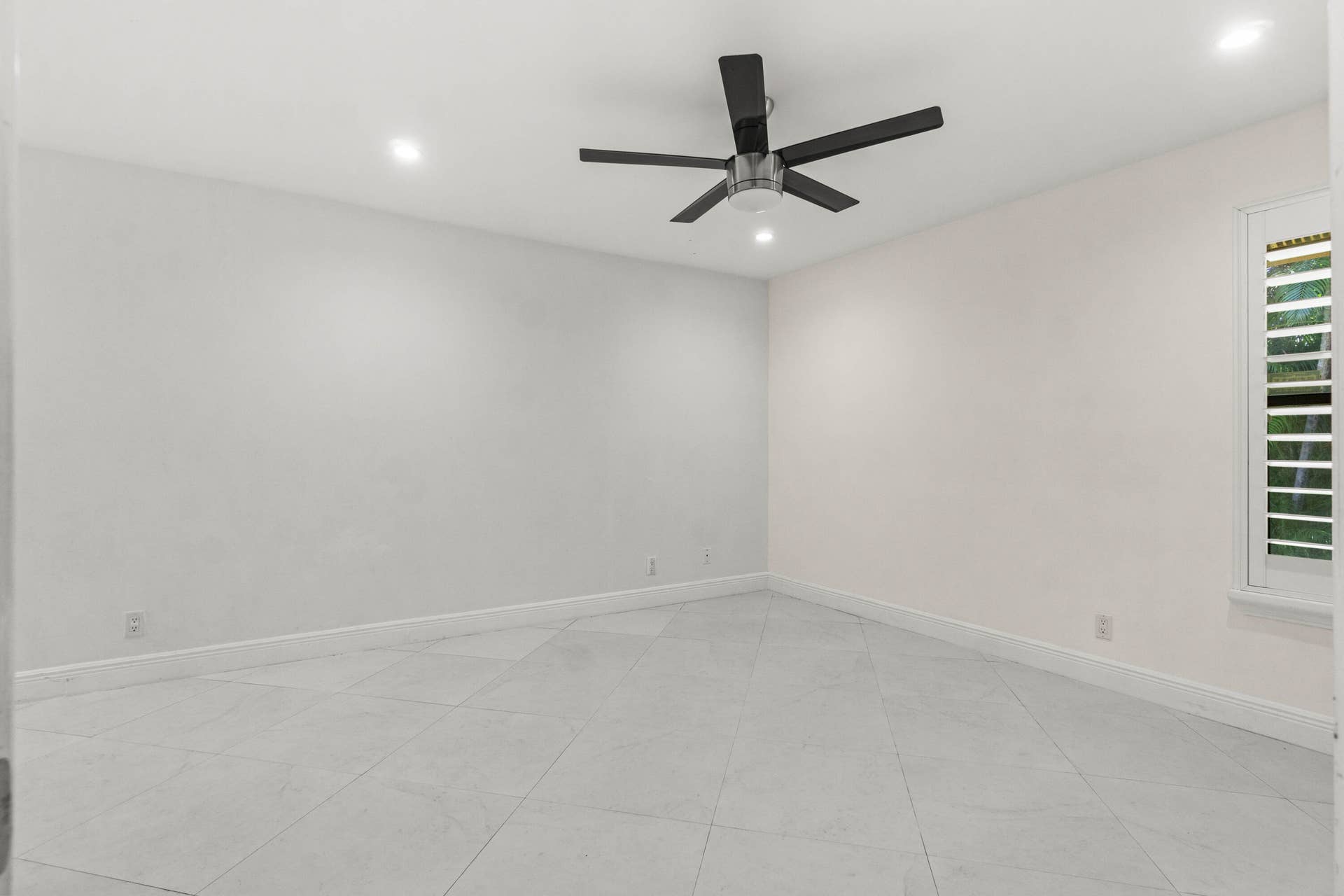 Extra large 1st floor bedroom