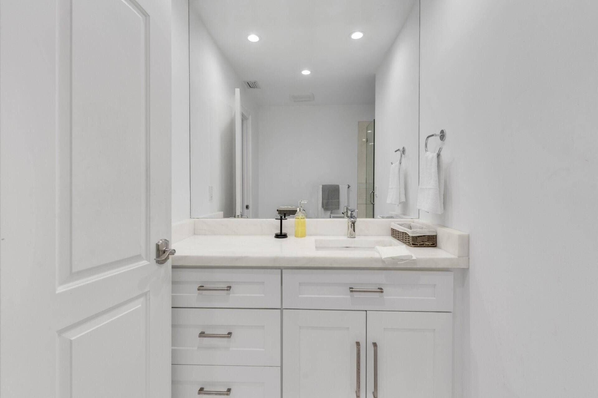 1st Floor Ensuite Bath