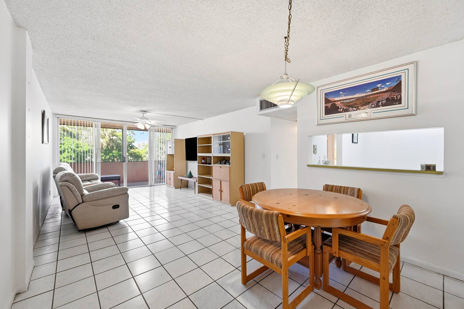 Living/dining area