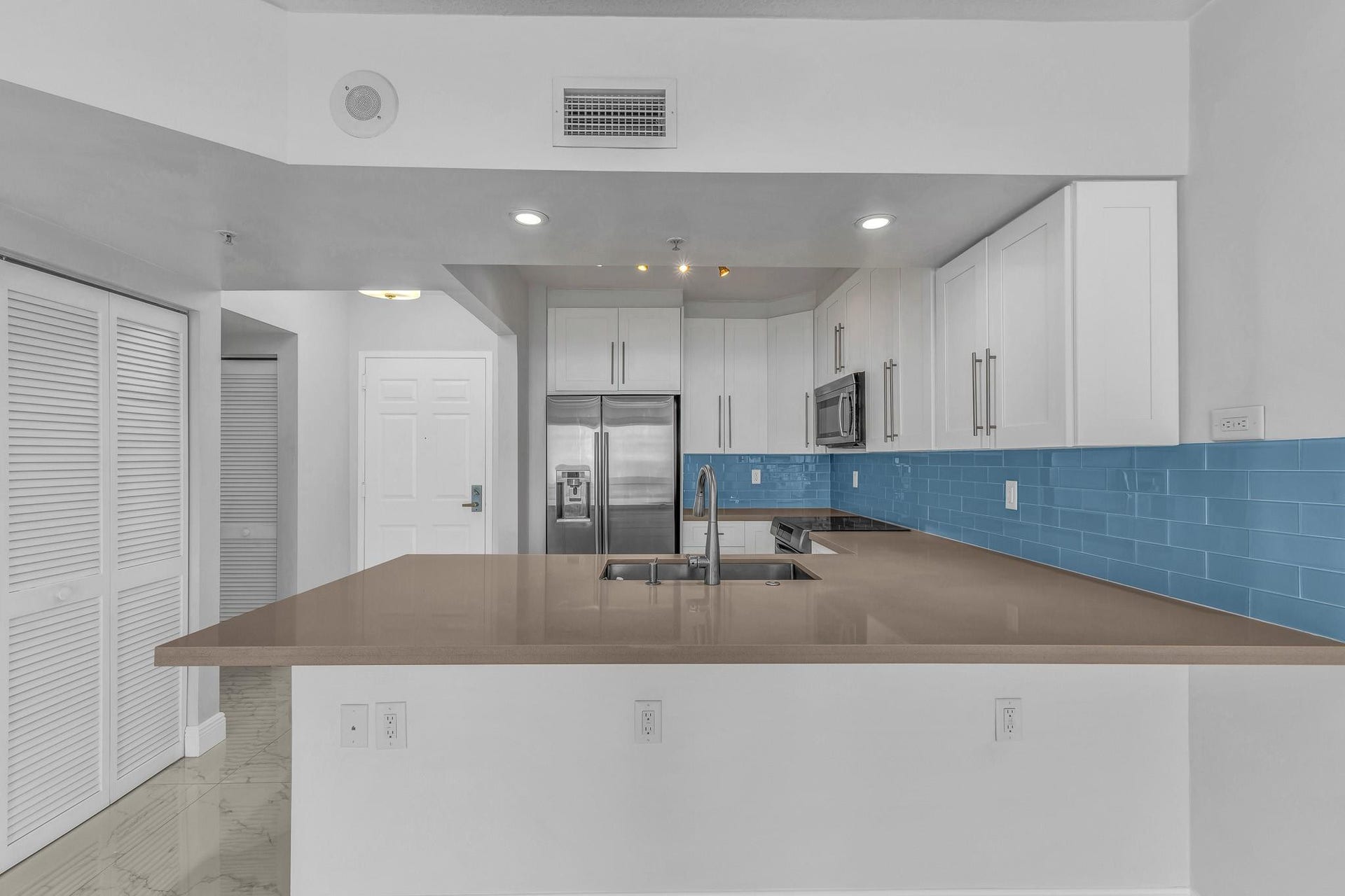 3020 NE 32nd Street, #Unit 905, Fort Lauderdale, FL 33306 Photo 5