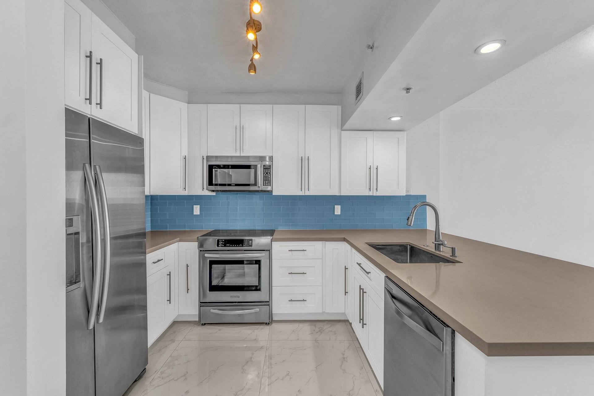 3020 NE 32nd Street, #Unit 905, Fort Lauderdale, FL 33306 Photo 9