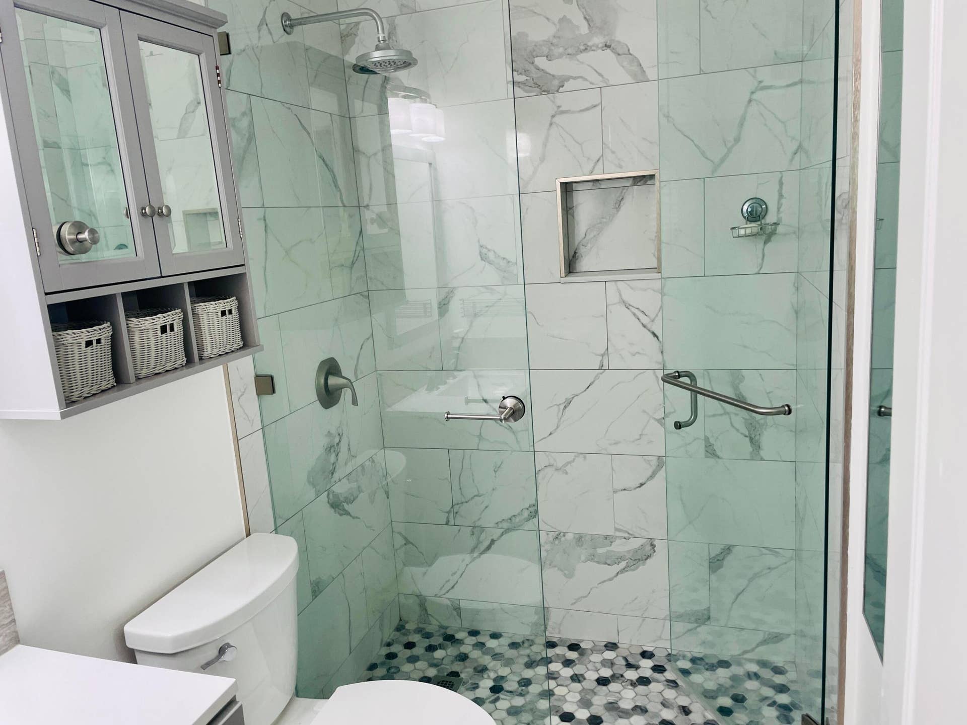 Main Bathroom (1)