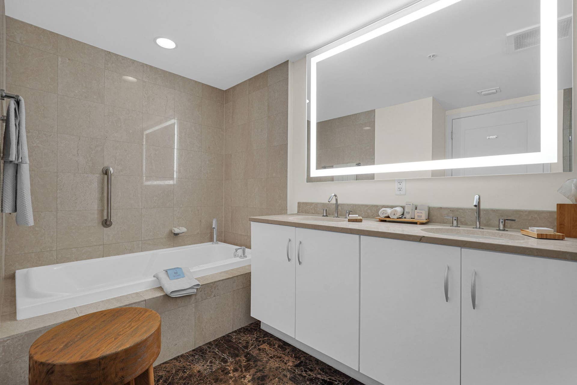 505 N Fort Lauderdale Beach Boulevard, #2214, Fort Lauderdale, FL 33304 26-web-or-mls-DSC02446