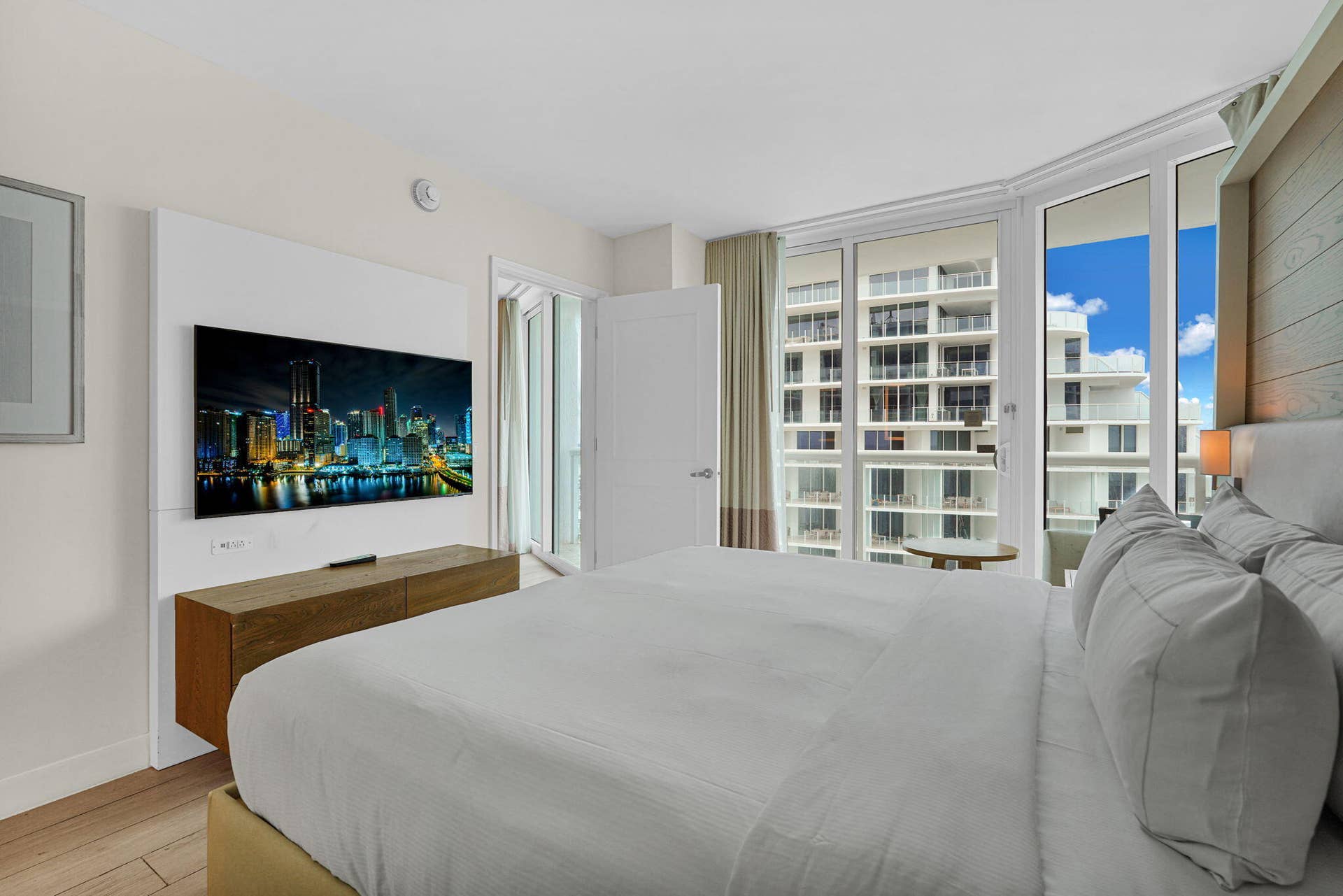 505 N Fort Lauderdale Beach Boulevard, #2214, Fort Lauderdale, FL 33304 22-web-or-mls-DSC02392