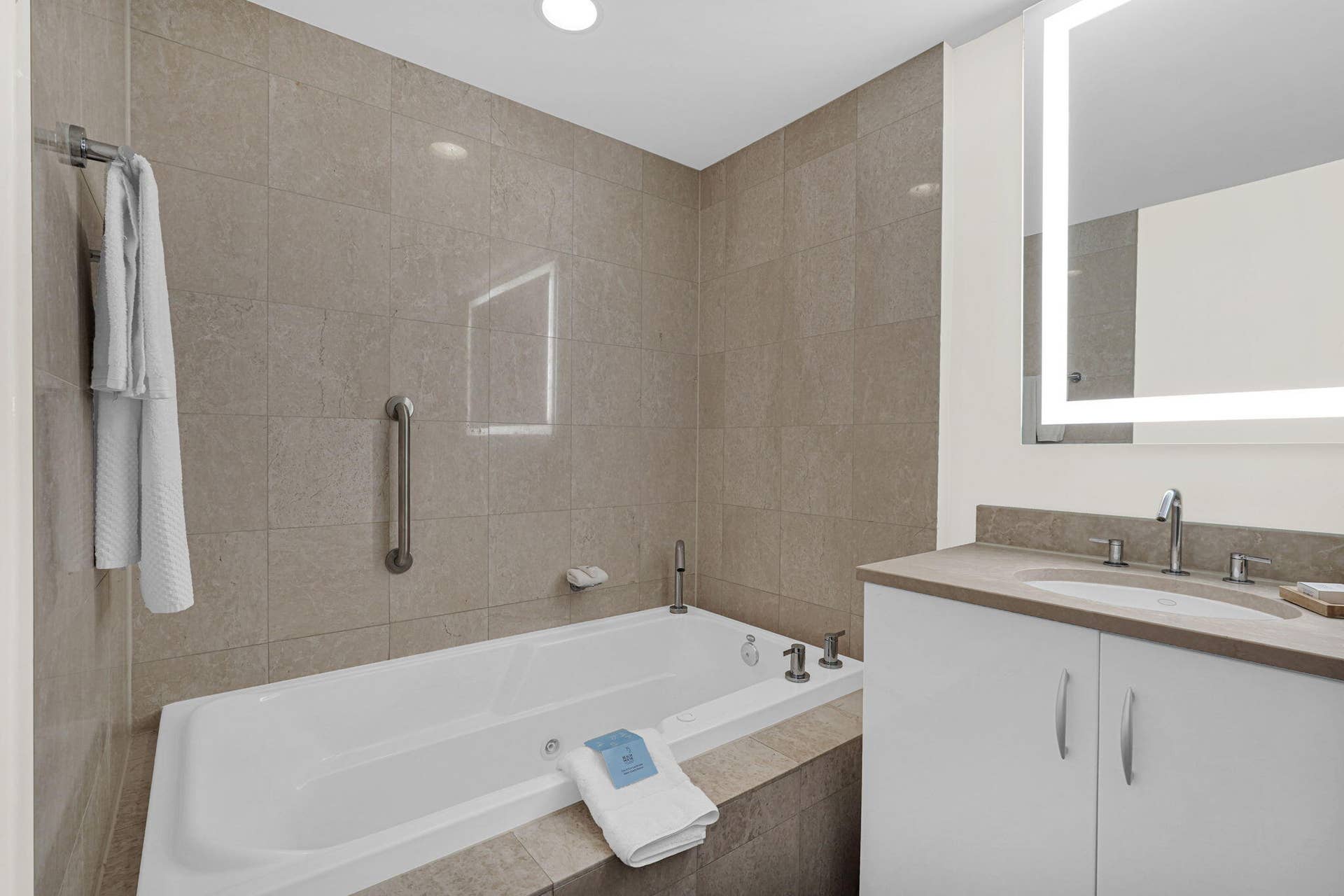 505 N Fort Lauderdale Beach Boulevard, #2214, Fort Lauderdale, FL 33304 27-web-or-mls-DSC02481