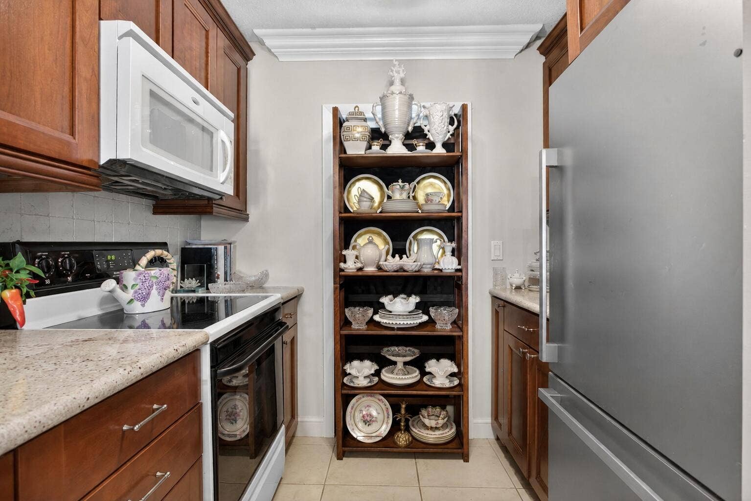 800 Pine Drive, #13, Pompano Beach, FL 33060 Kitchen