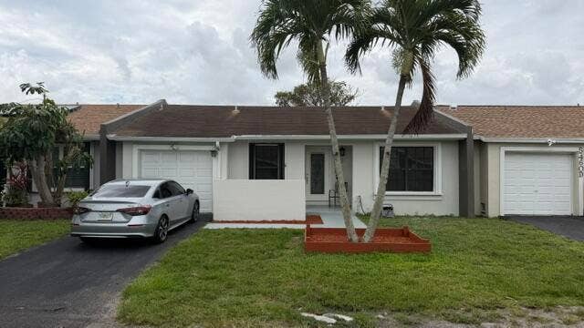 Property photo for 5460 S Lakewood Cir S, #C, Margate, FL