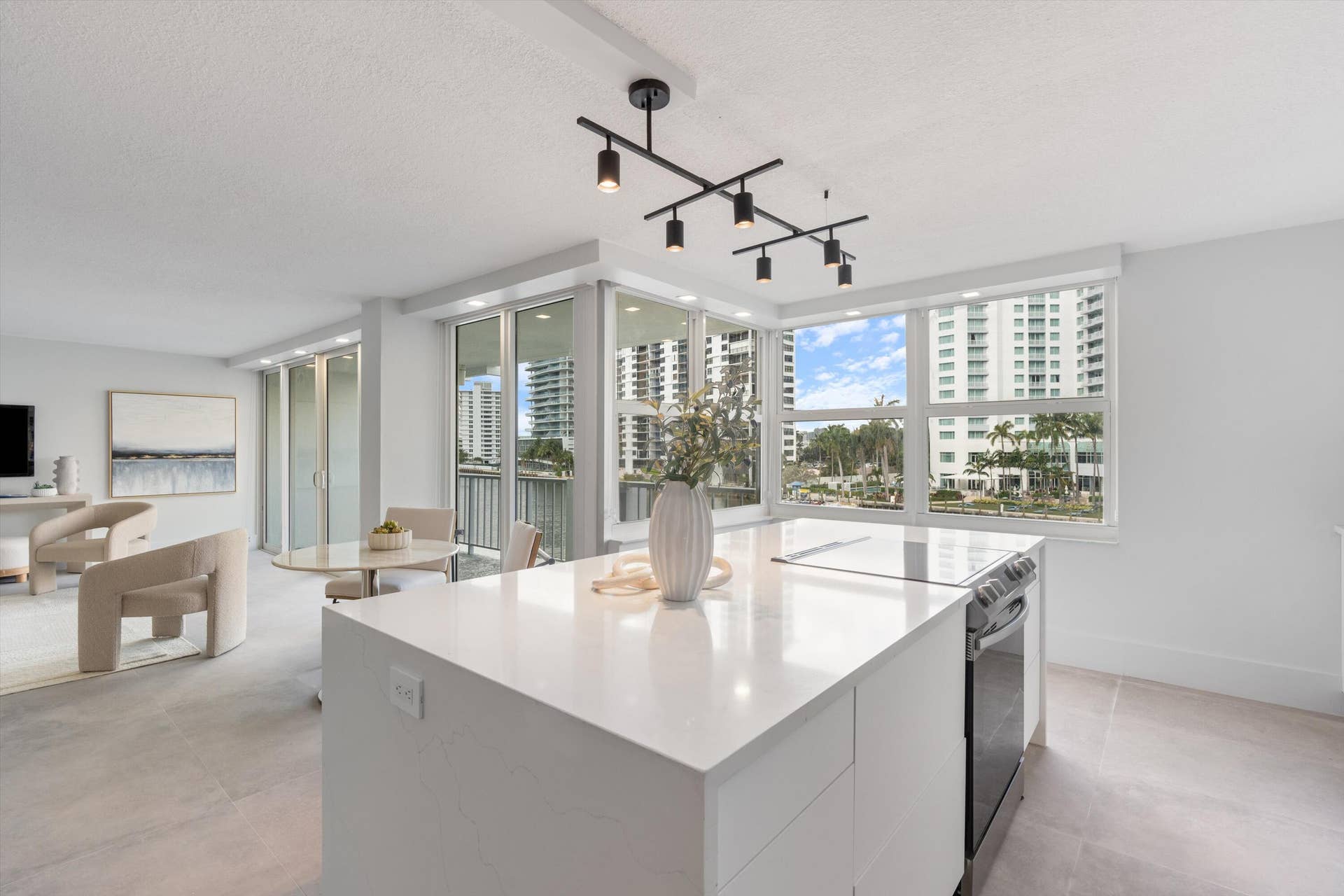 2800 E Sunrise Boulevard, #4c, Fort Lauderdale, FL 33304 Kitchen