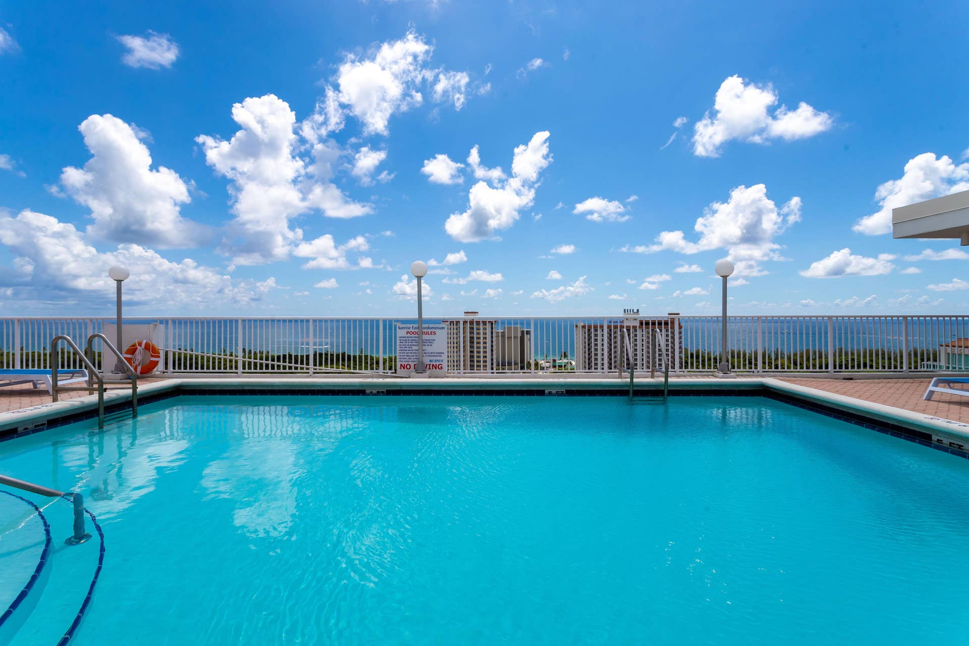 2800 E Sunrise Boulevard, #4c, Fort Lauderdale, FL 33304 Rooftop Pool
