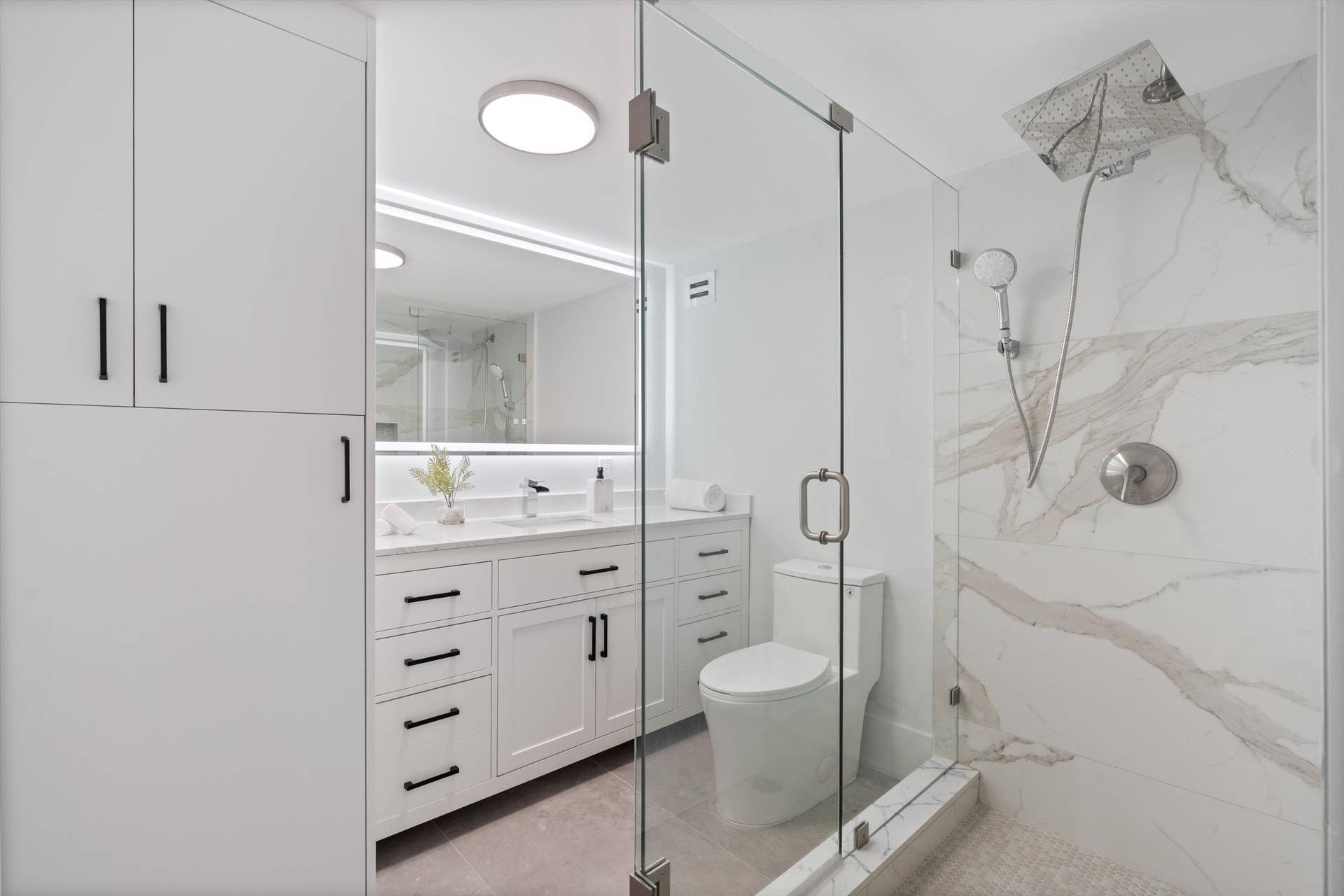 2800 E Sunrise Boulevard, #4c, Fort Lauderdale, FL 33304 Primary Bathroom