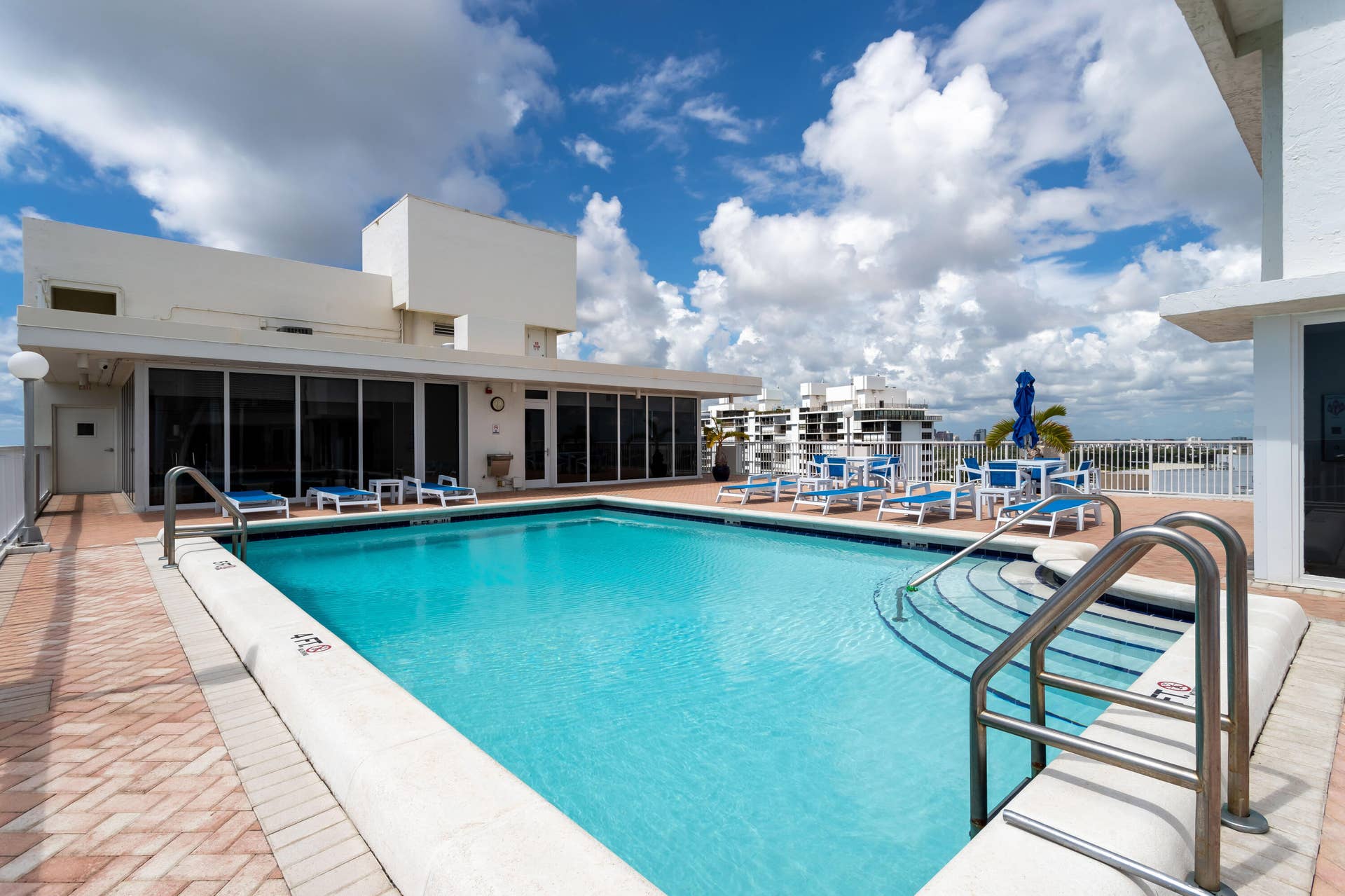 2800 E Sunrise Boulevard, #4c, Fort Lauderdale, FL 33304 Rooftop Pool