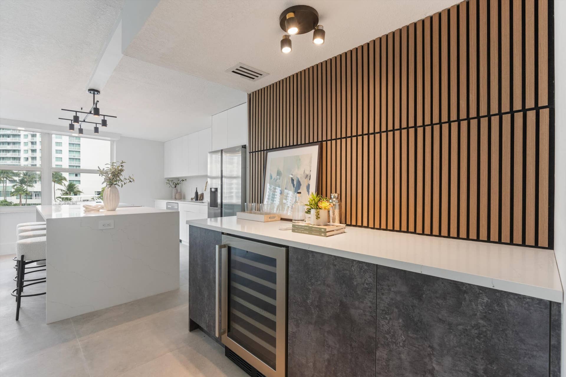 2800 E Sunrise Boulevard, #4c, Fort Lauderdale, FL 33304 Dry Bar