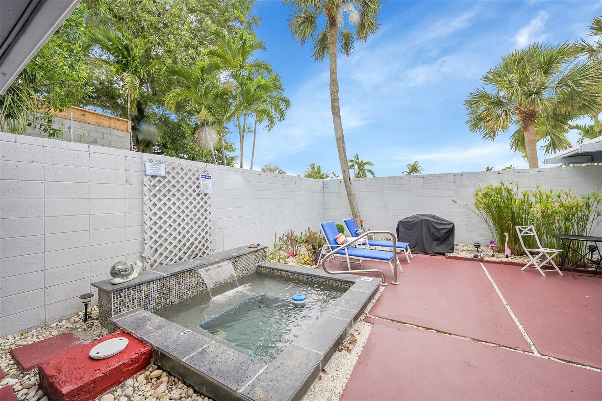234 Pine Avenue, Lauderdale By The Sea, Lauderdale By The Sea, FL 33308 BBQ grill and table and chairs for outdoor dining!