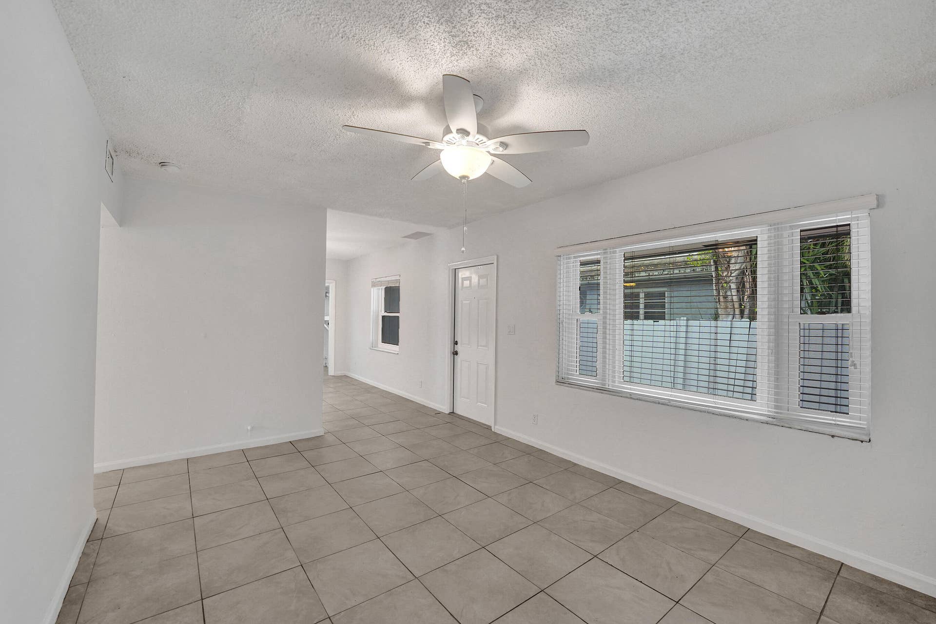 816 SE 12th Street, Fort Lauderdale, FL 33316 DSC02102
