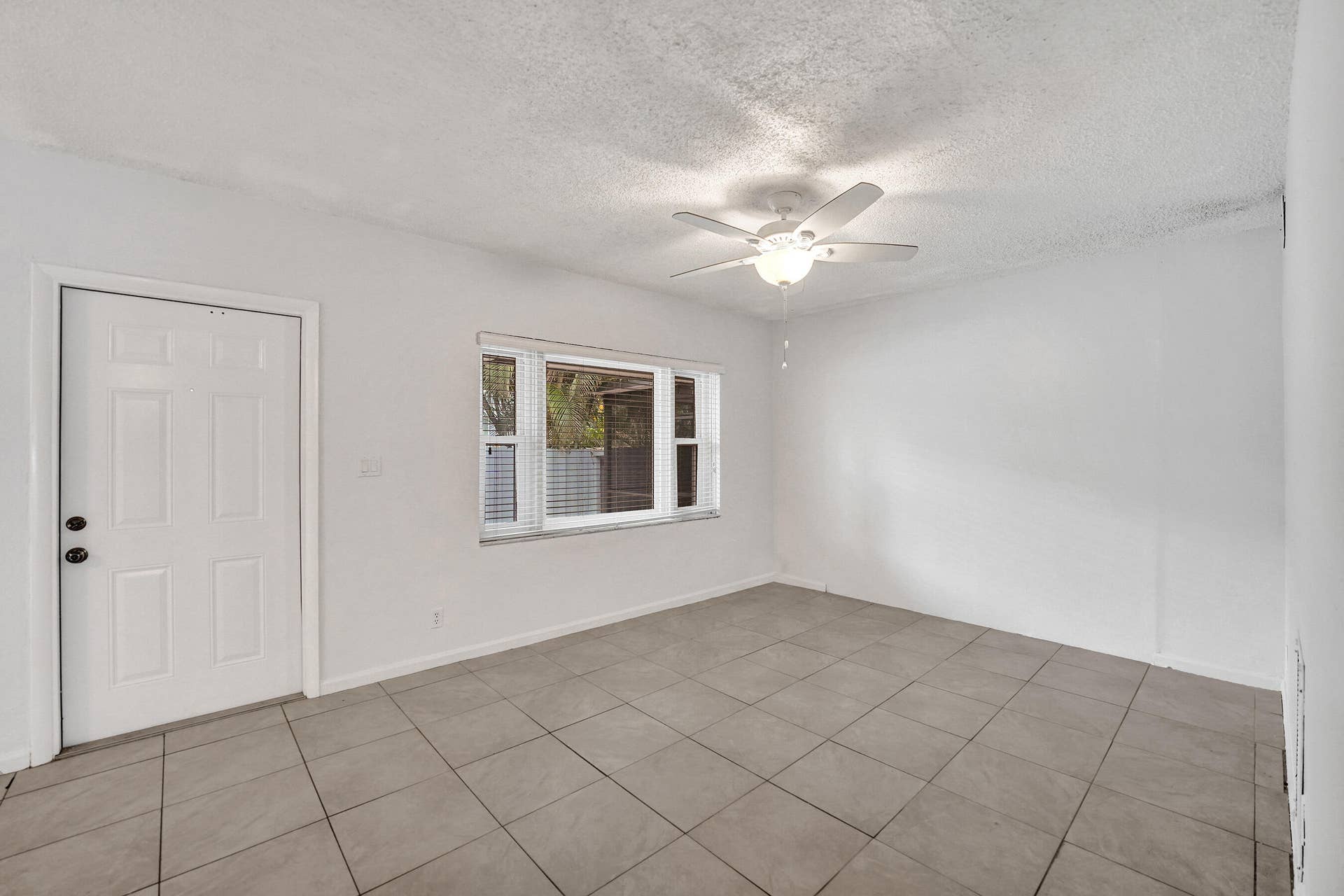 816 SE 12th Street, Fort Lauderdale, FL 33316 DSC02099