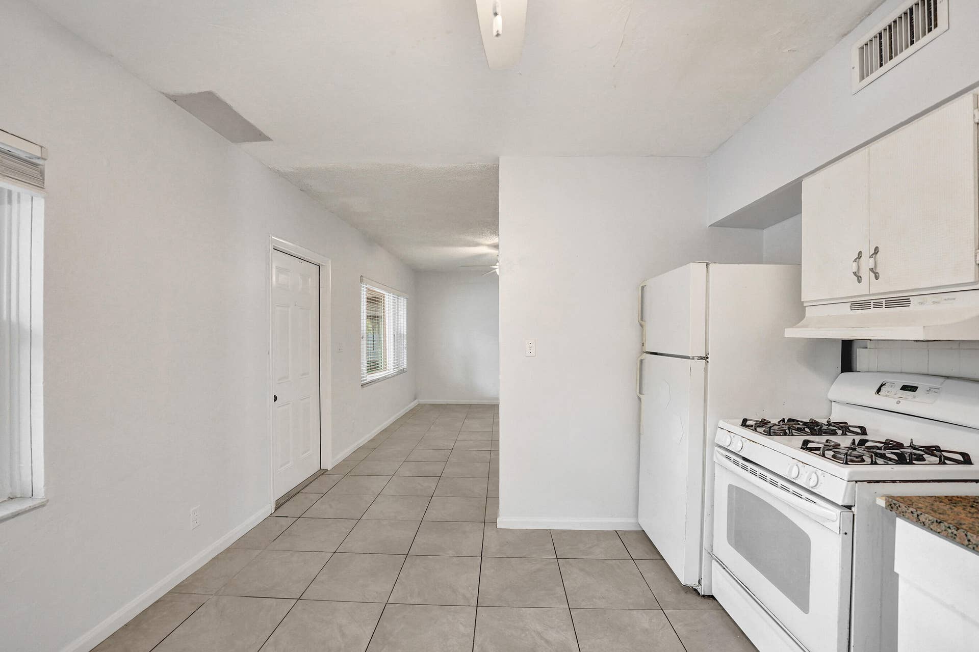 816 SE 12th Street, Fort Lauderdale, FL 33316 DSC02123