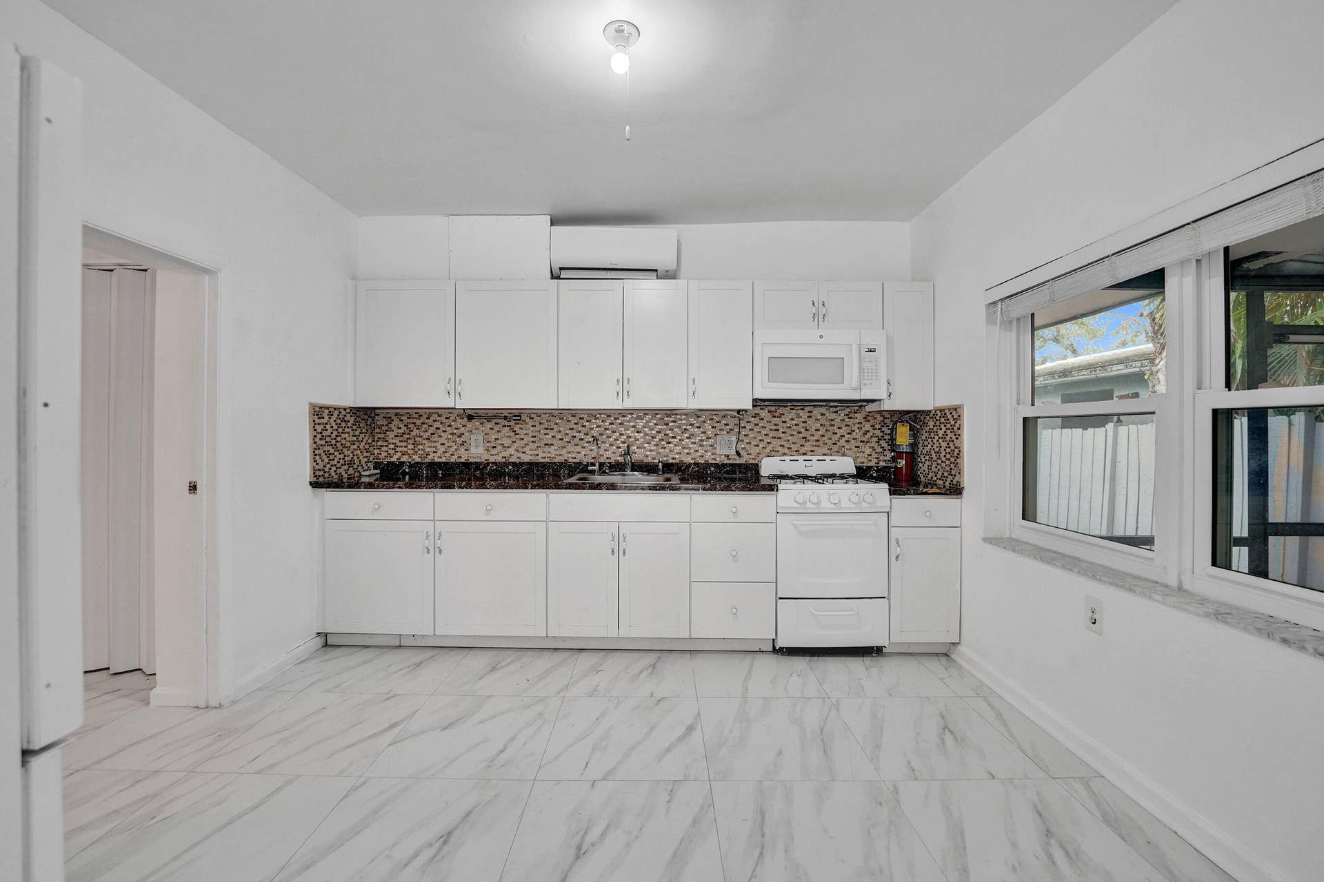 816 SE 12th Street, Fort Lauderdale, FL 33316 DSC02204