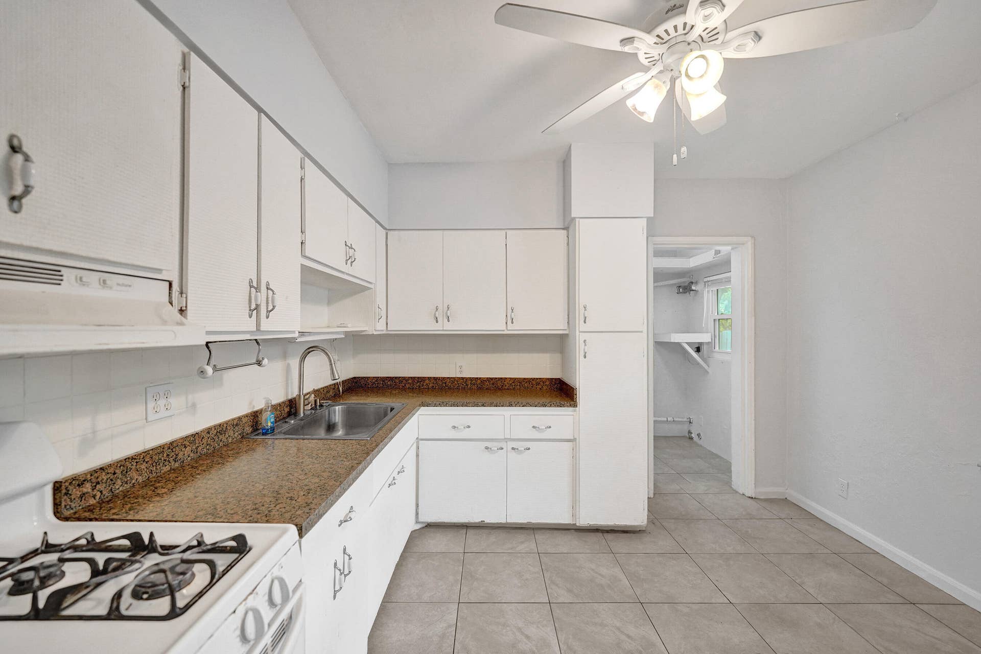 816 SE 12th Street, Fort Lauderdale, FL 33316 DSC02129