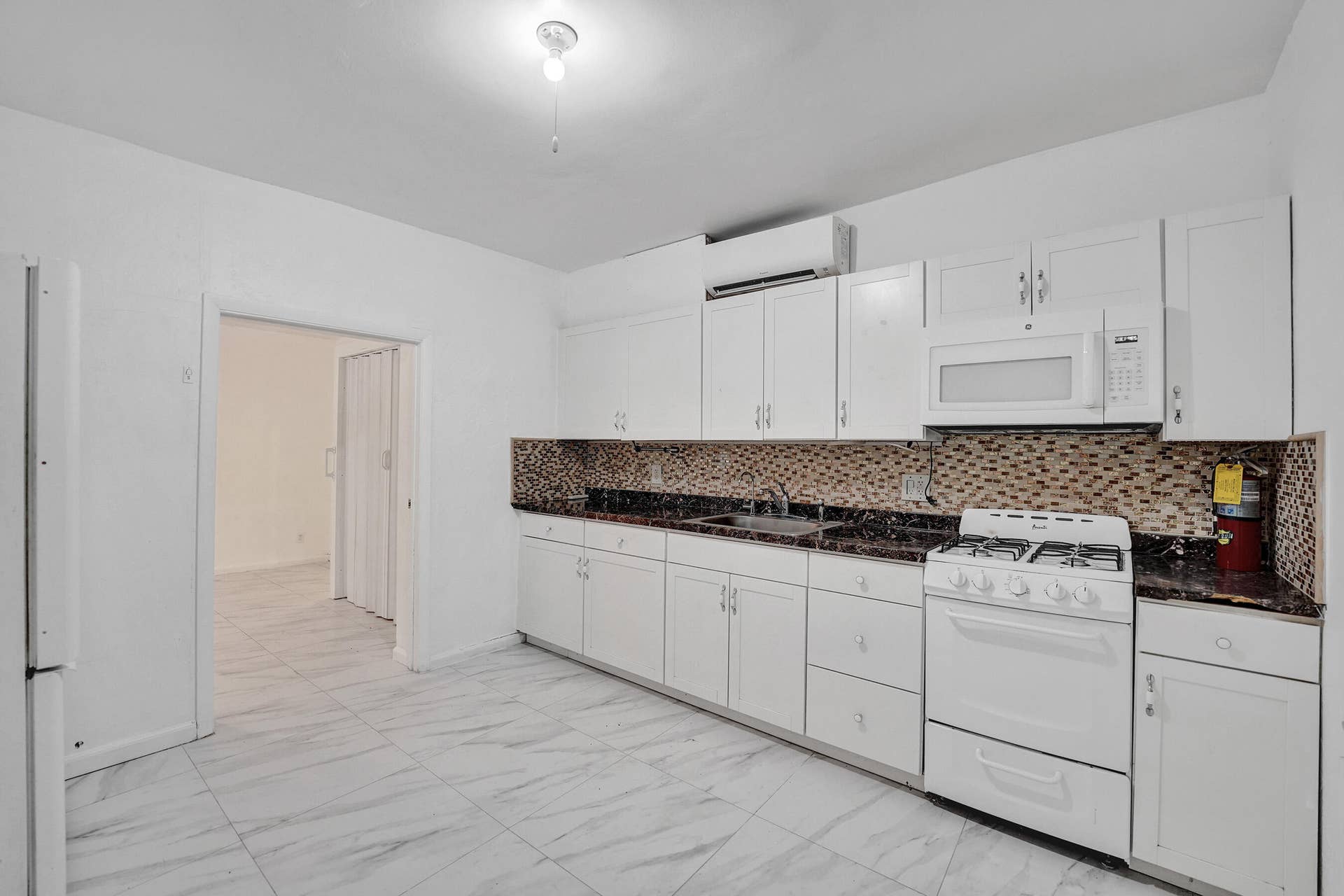 816 SE 12th Street, Fort Lauderdale, FL 33316 DSC02207