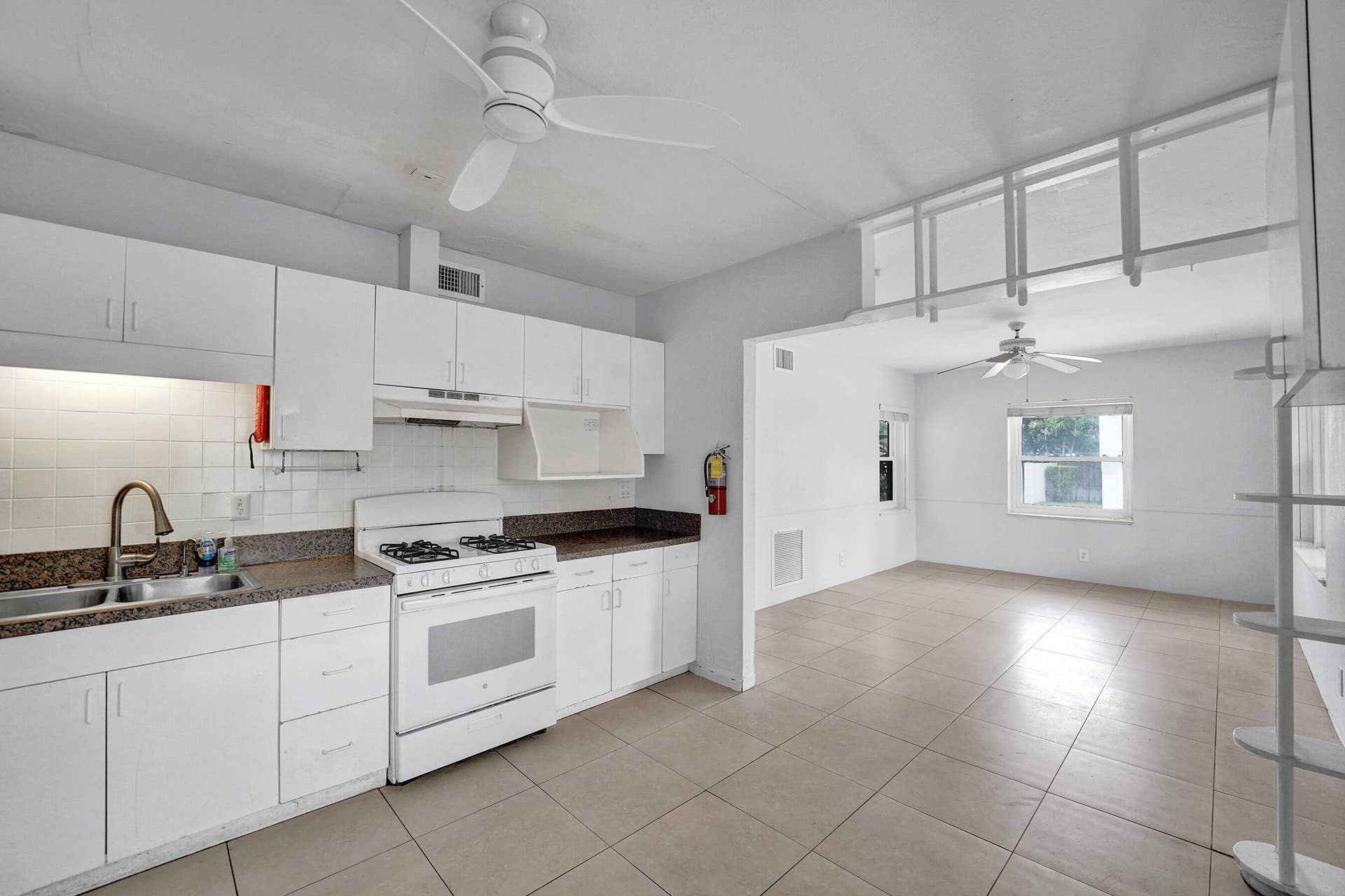 816 SE 12th Street, Fort Lauderdale, FL 33316 DSC02021