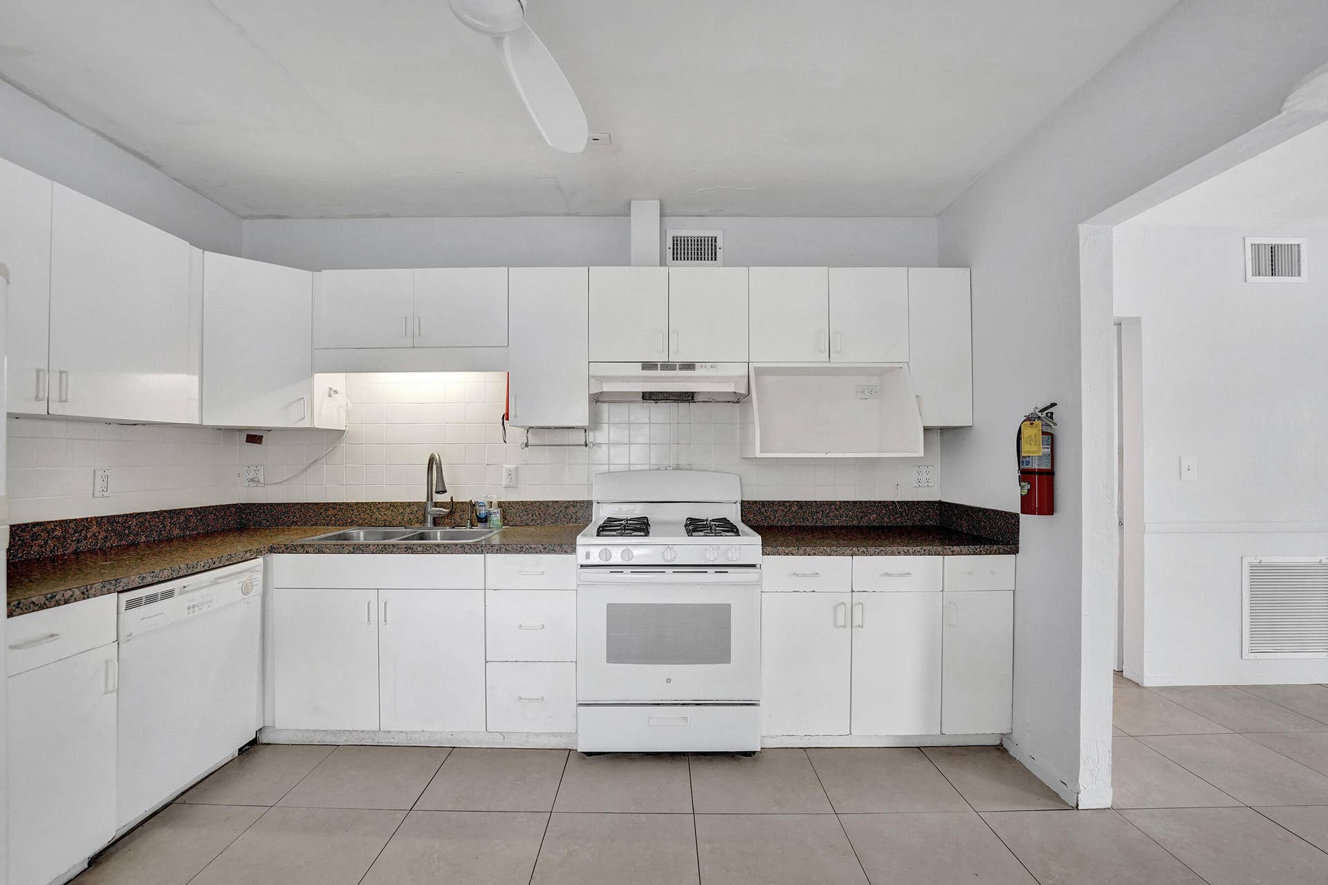 816 SE 12th Street, Fort Lauderdale, FL 33316 DSC02018