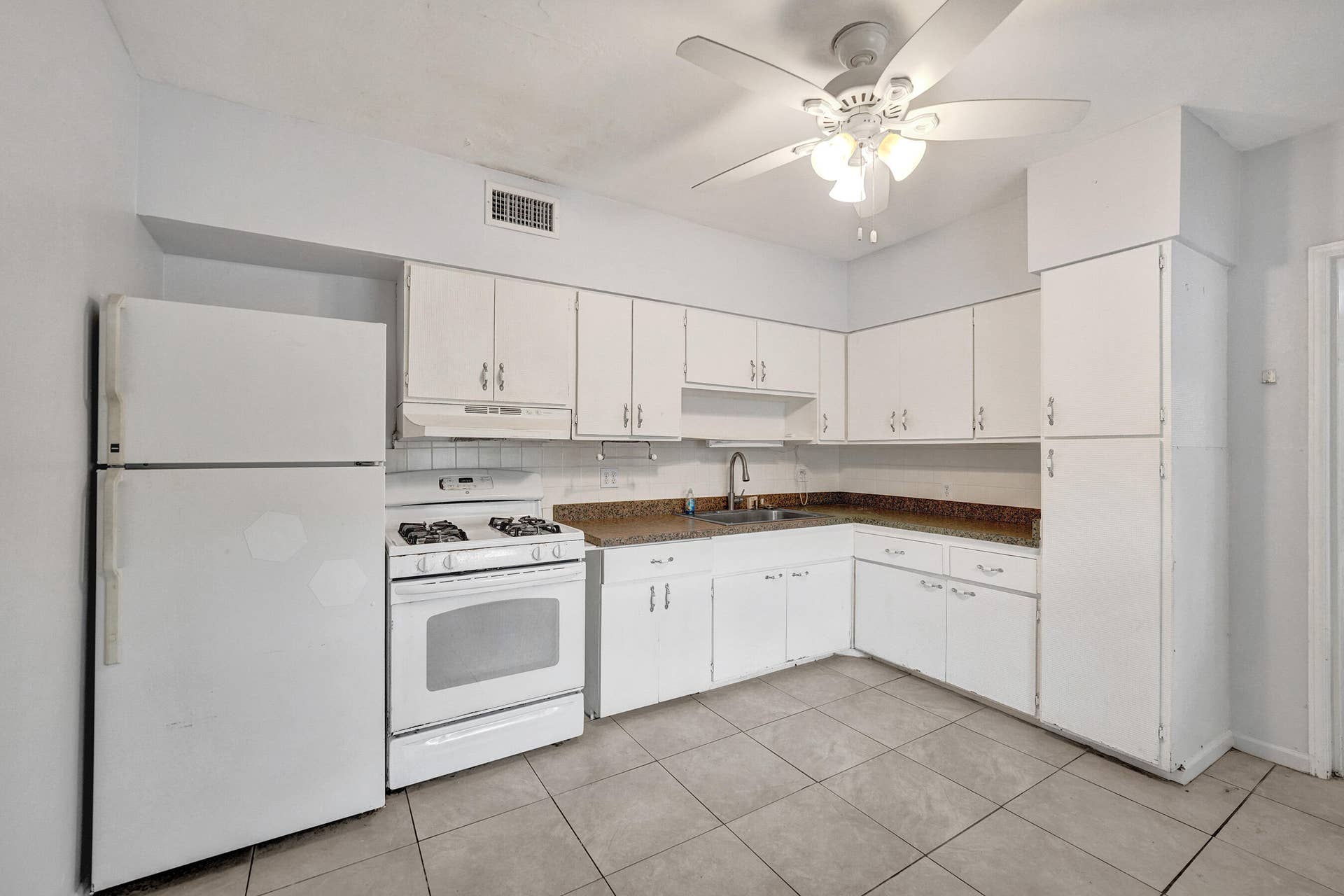 816 SE 12th Street, Fort Lauderdale, FL 33316 DSC02114