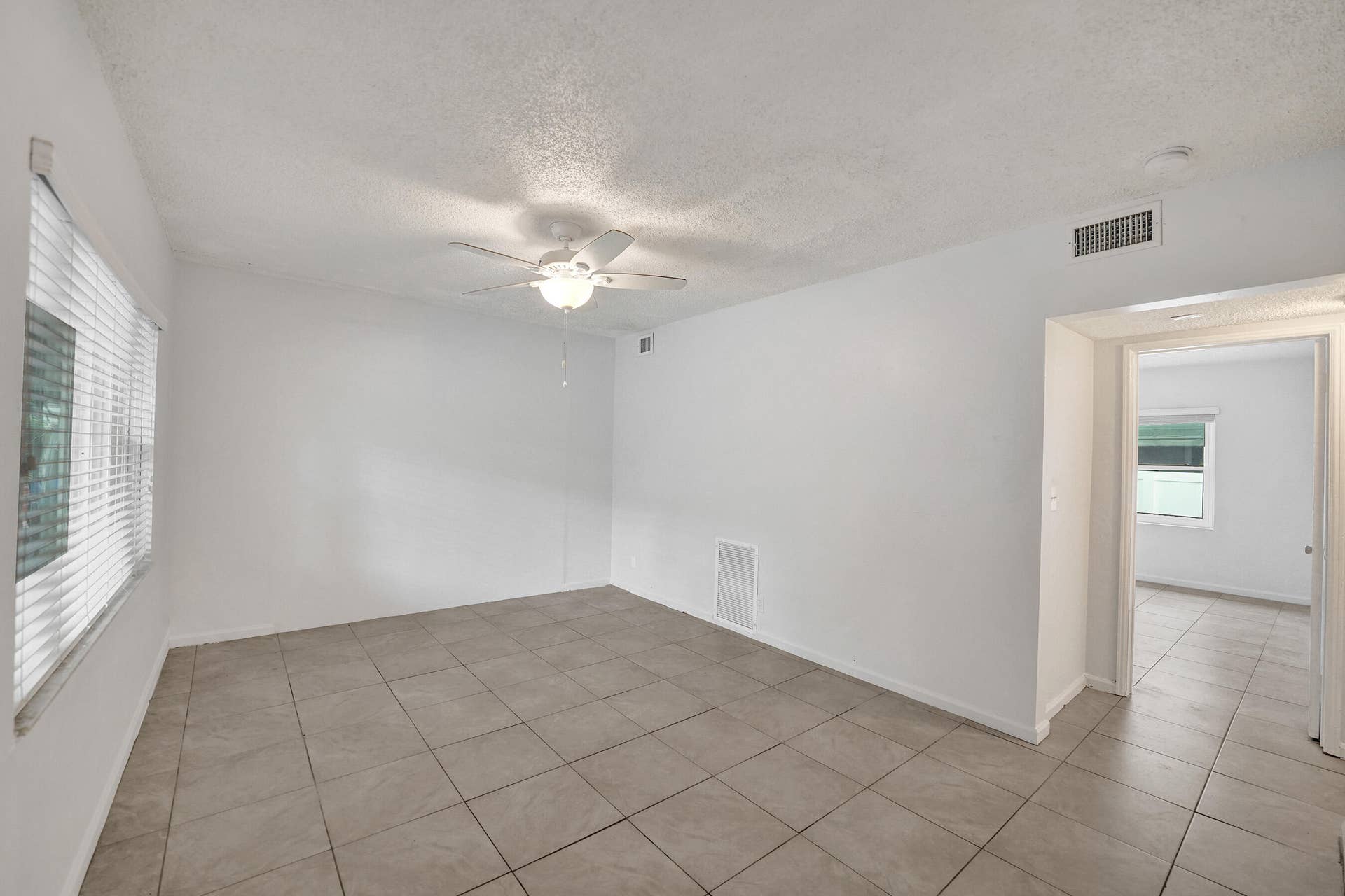 816 SE 12th Street, Fort Lauderdale, FL 33316 DSC02093