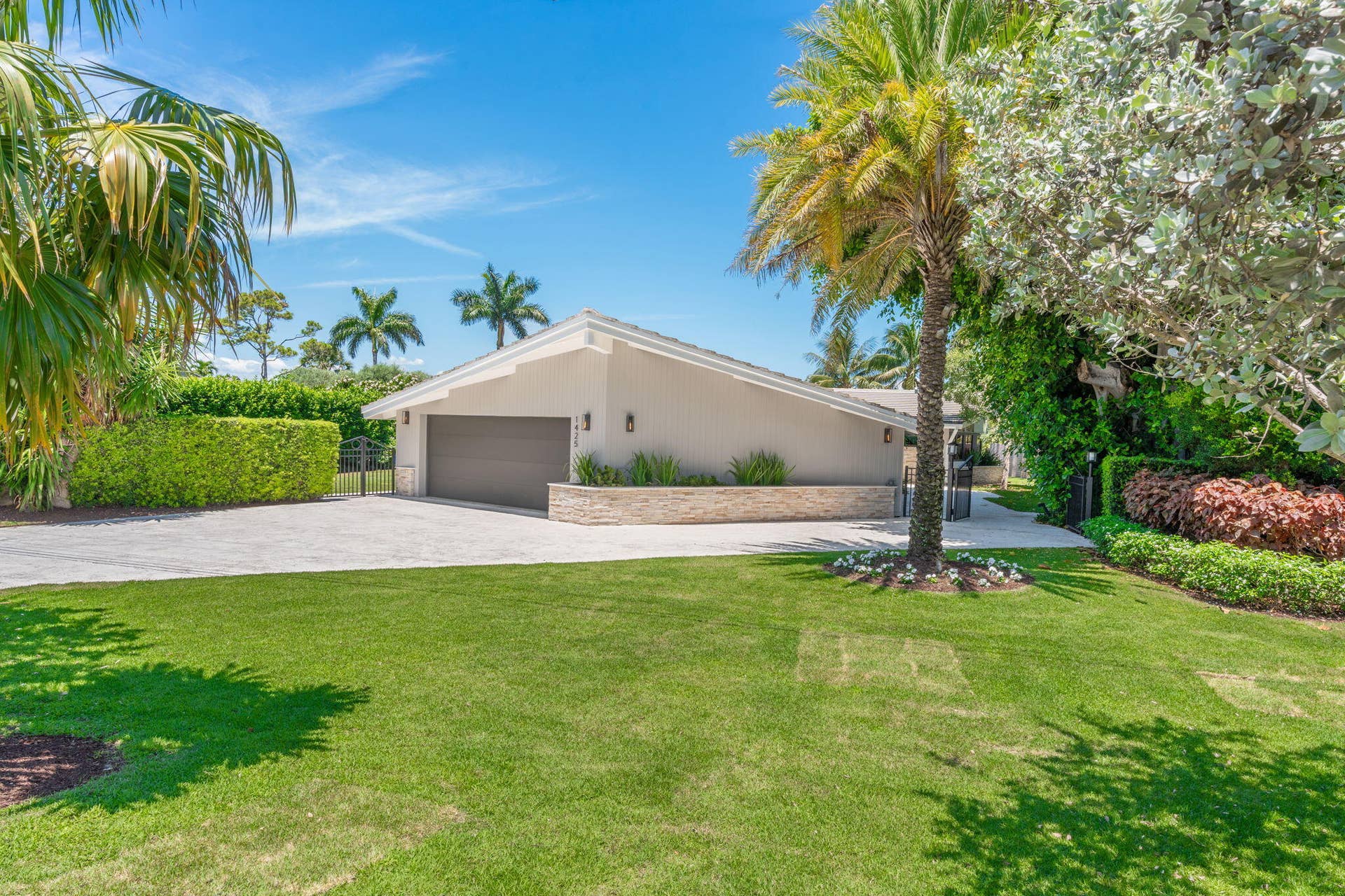 1425 Middle River Drive, Fort Lauderdale, FL 33304 2-web-or-mls-1425 Middle River Dr Fort L