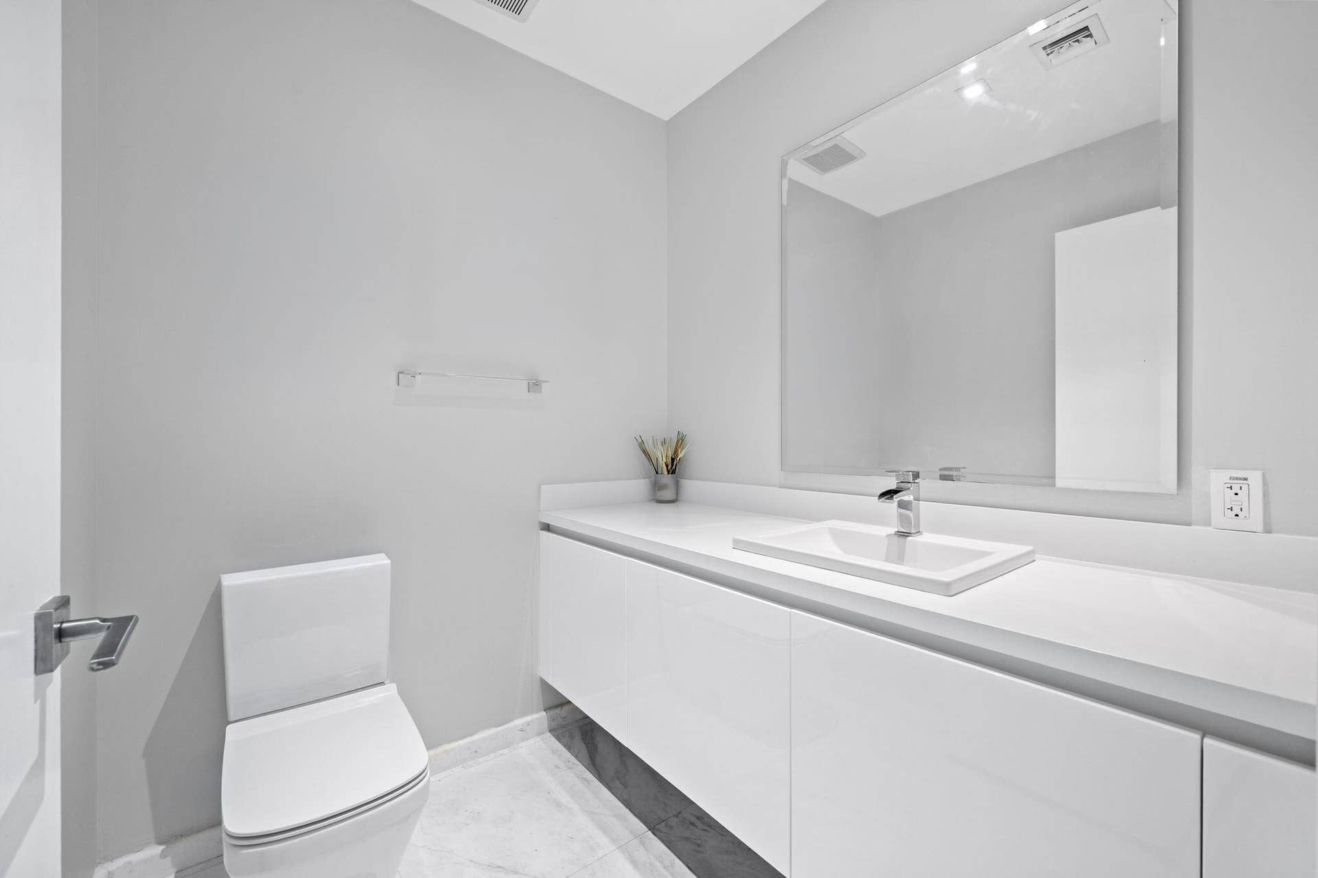 701 N Fort Lauderdale Beach Boulevard, #1103, Fort Lauderdale, FL 33304 25-web-or-mls-A7R01779 copy