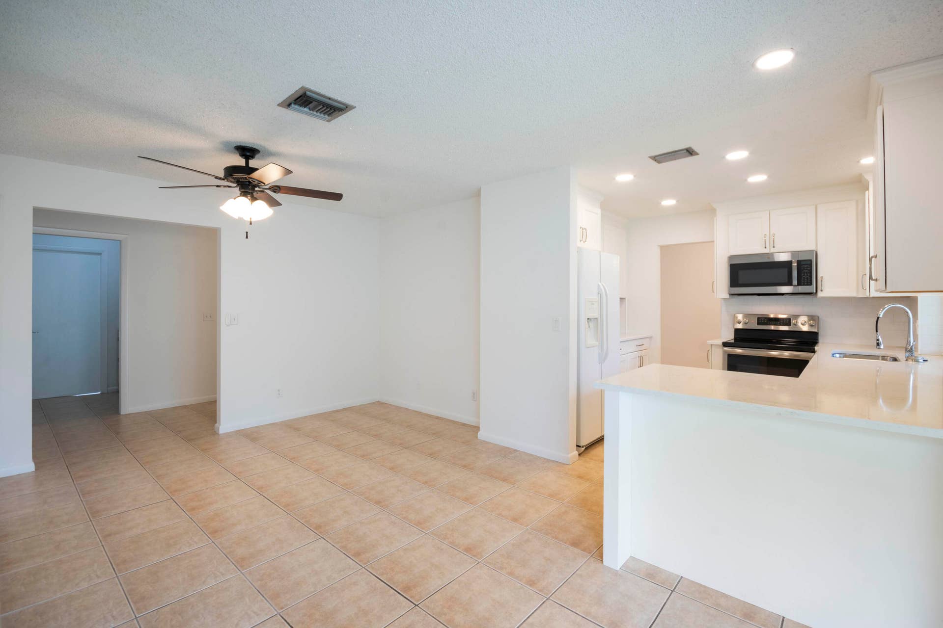 18020 Palm Point Drive, Jupiter, FL 33458 Family Room | Kitchen