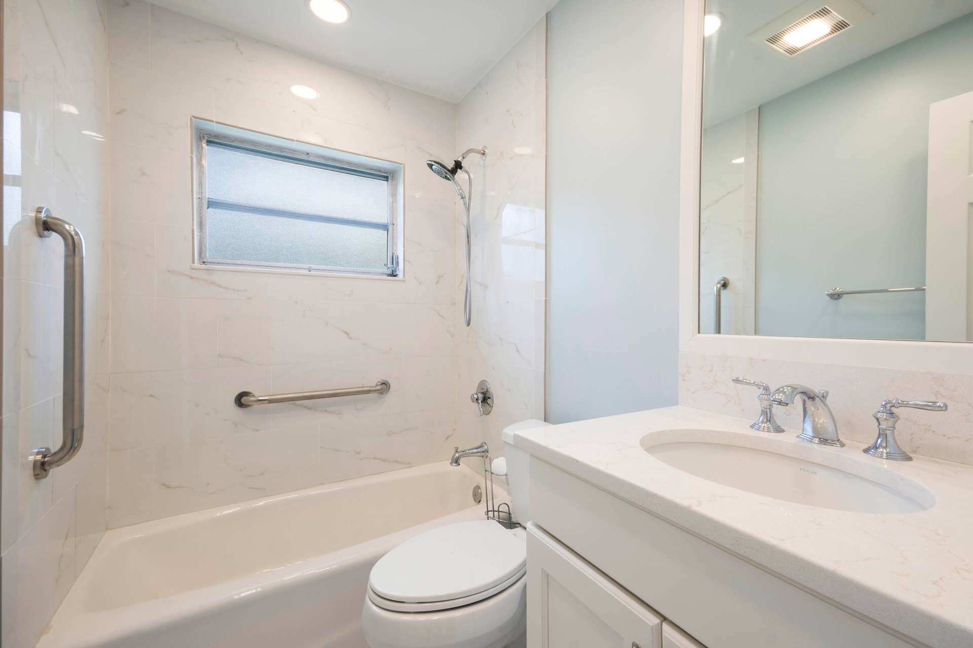 18020 Palm Point Drive, Jupiter, FL 33458 Guest Bath