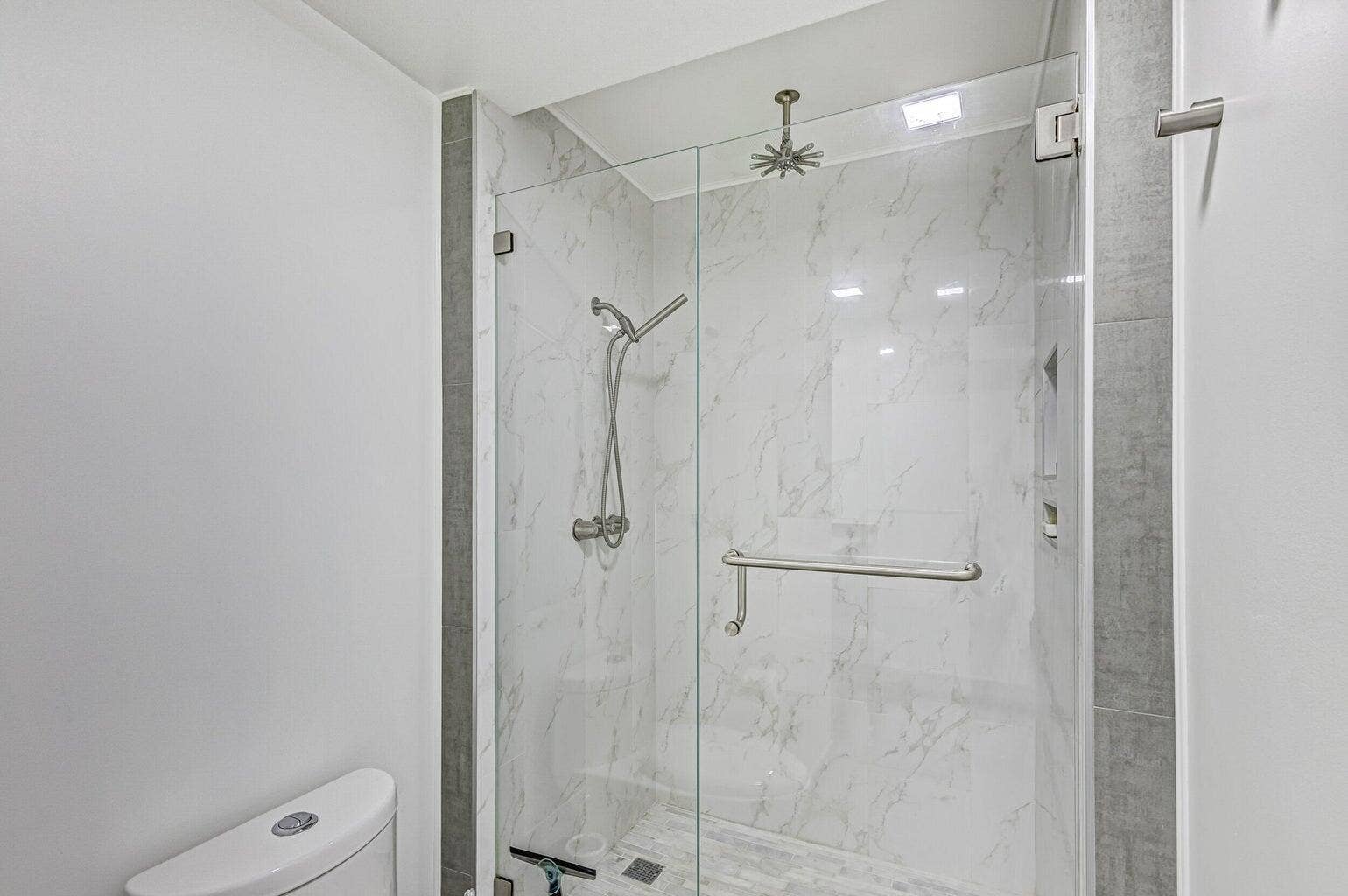 5280 N Ocean Drive, #12f, Riviera Beach, FL 33404 BATH