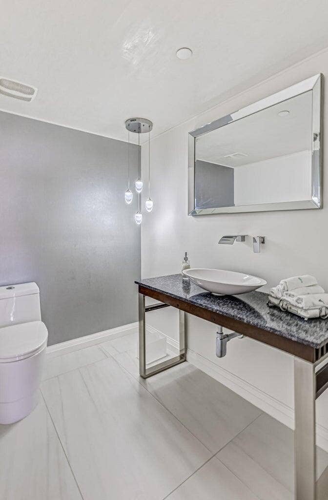 5280 N Ocean Drive, #12f, Riviera Beach, FL 33404 BATH