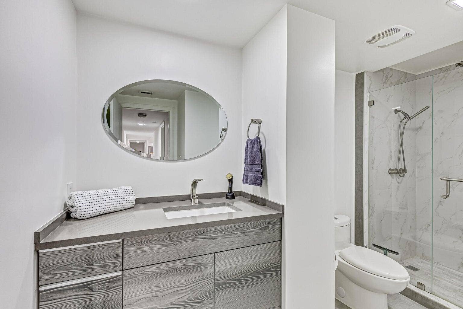 5280 N Ocean Drive, #12f, Riviera Beach, FL 33404 BATH