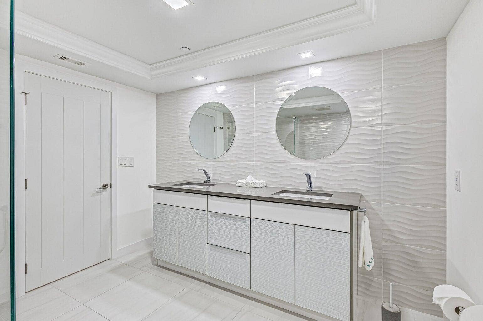 5280 N Ocean Drive, #12f, Riviera Beach, FL 33404 BATHROOM