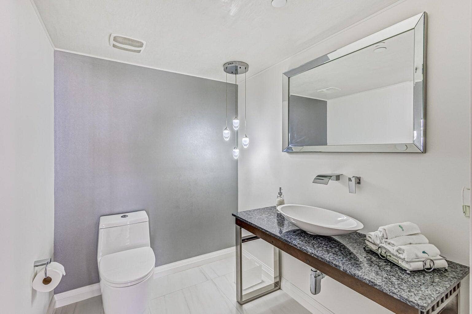 5280 N Ocean Drive, #12f, Riviera Beach, FL 33404 BATH