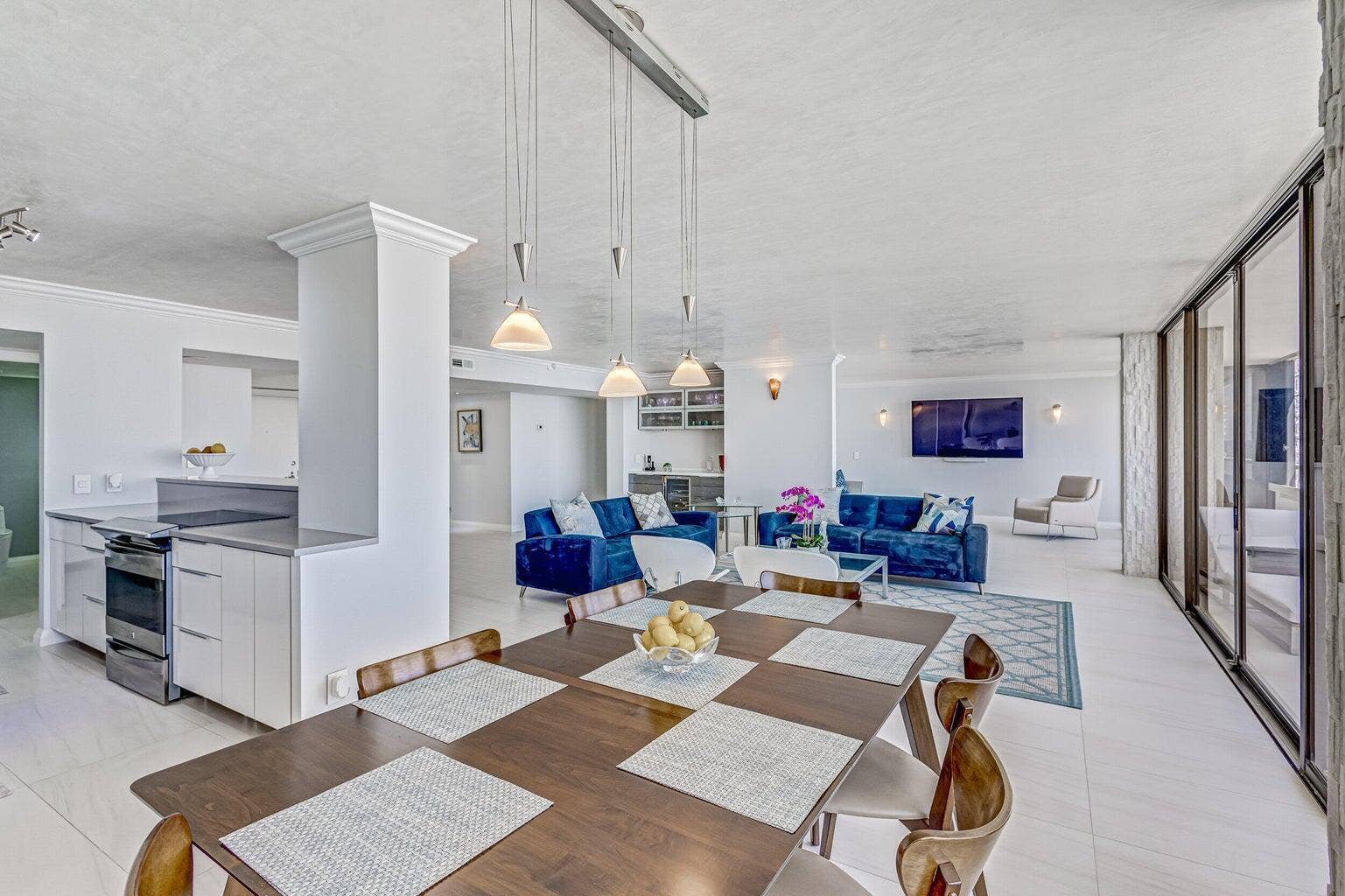 5280 N Ocean Drive, #12f, Riviera Beach, FL 33404 DINING